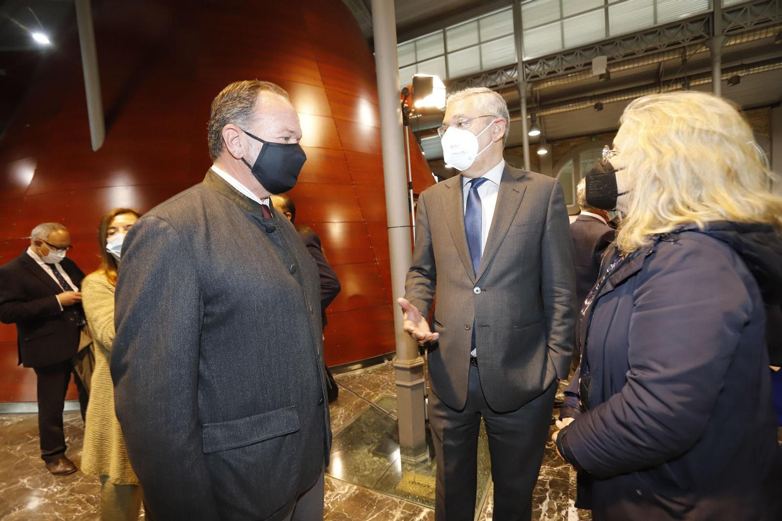 Imágenes de las jornadas del encuentro ‘Pasado, presente y futuro de la Minería Metálica en Huelva’,  en las cocheras del Puerto