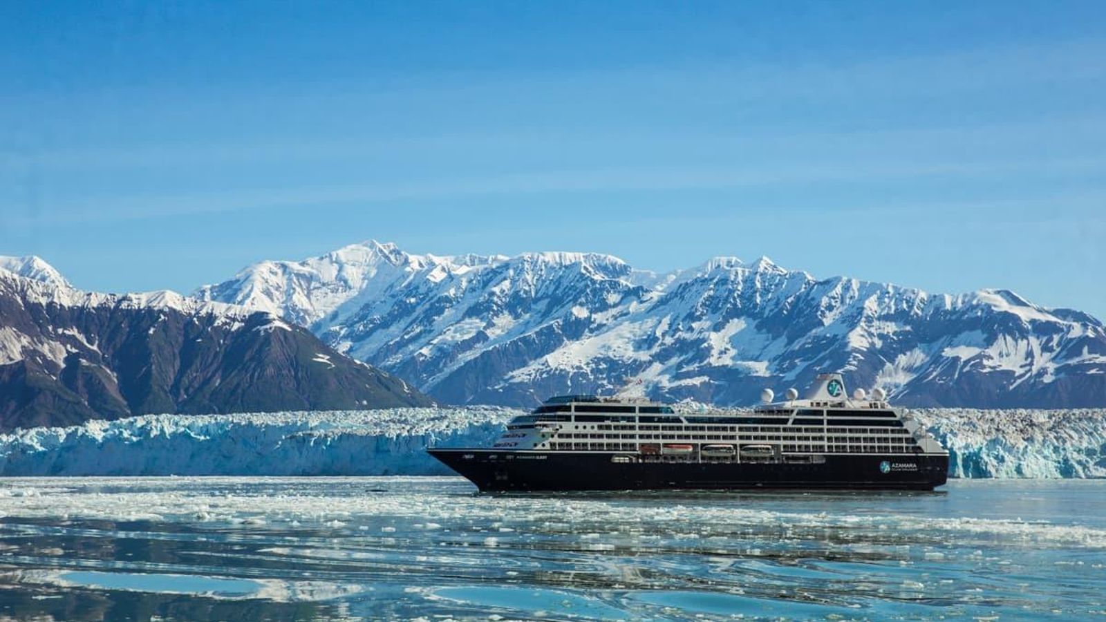 Imagen del Azamara Ques sobre el hielo