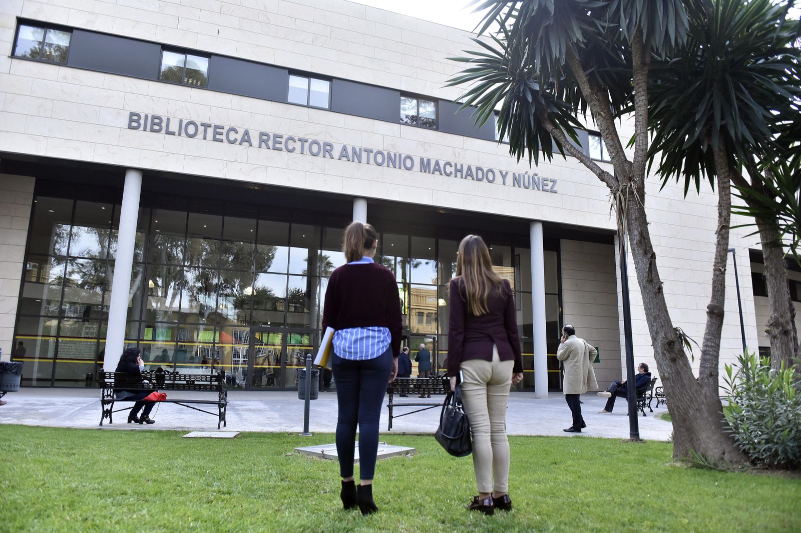 La inauguración de la Biblioteca de la Hispalense, en imágenes