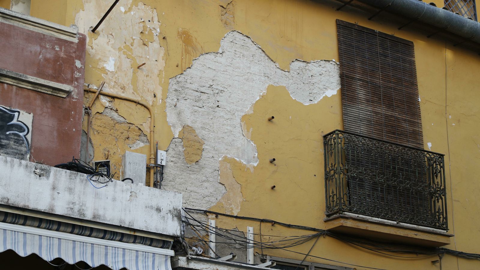 Detalle del estado de los enfoscados.