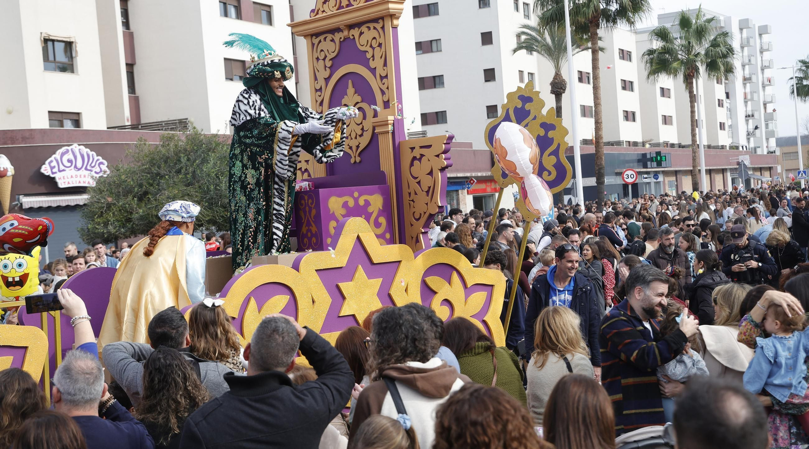 Fotos de la cabalgata de Reyes Magos 2025 en La Línea