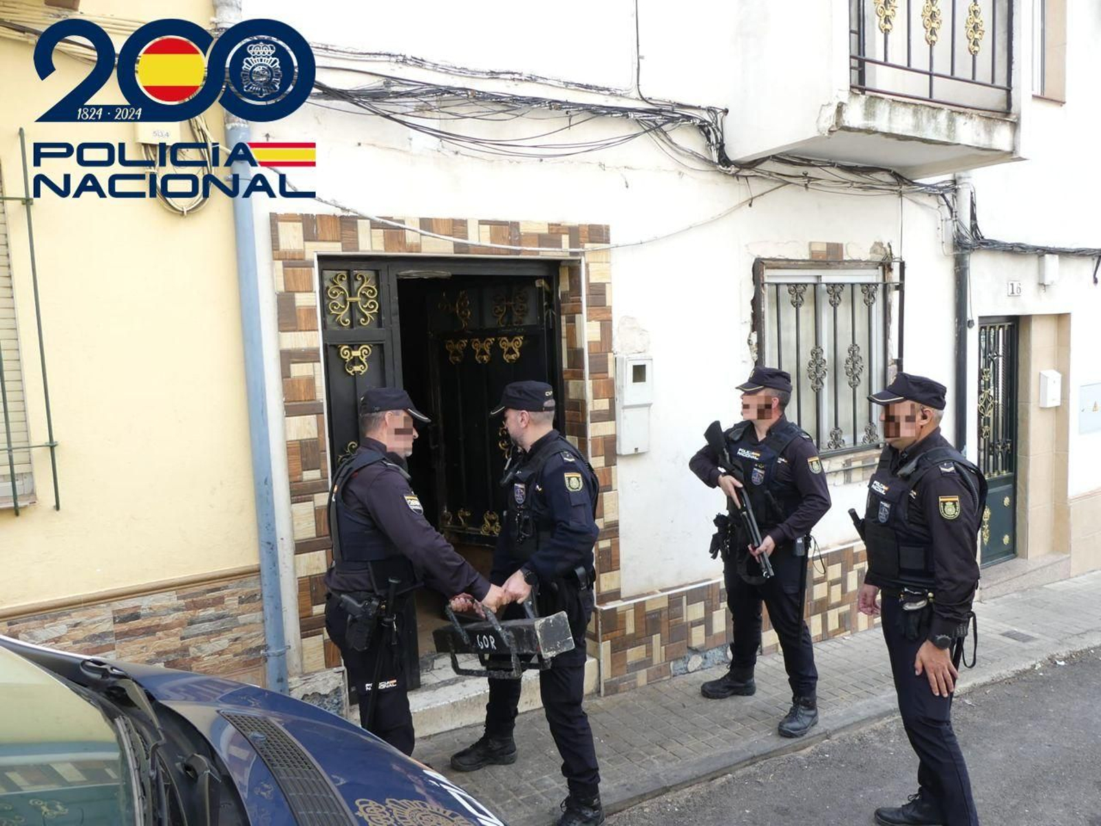 Agentes de la Policía Nacional en uno de los registros.
