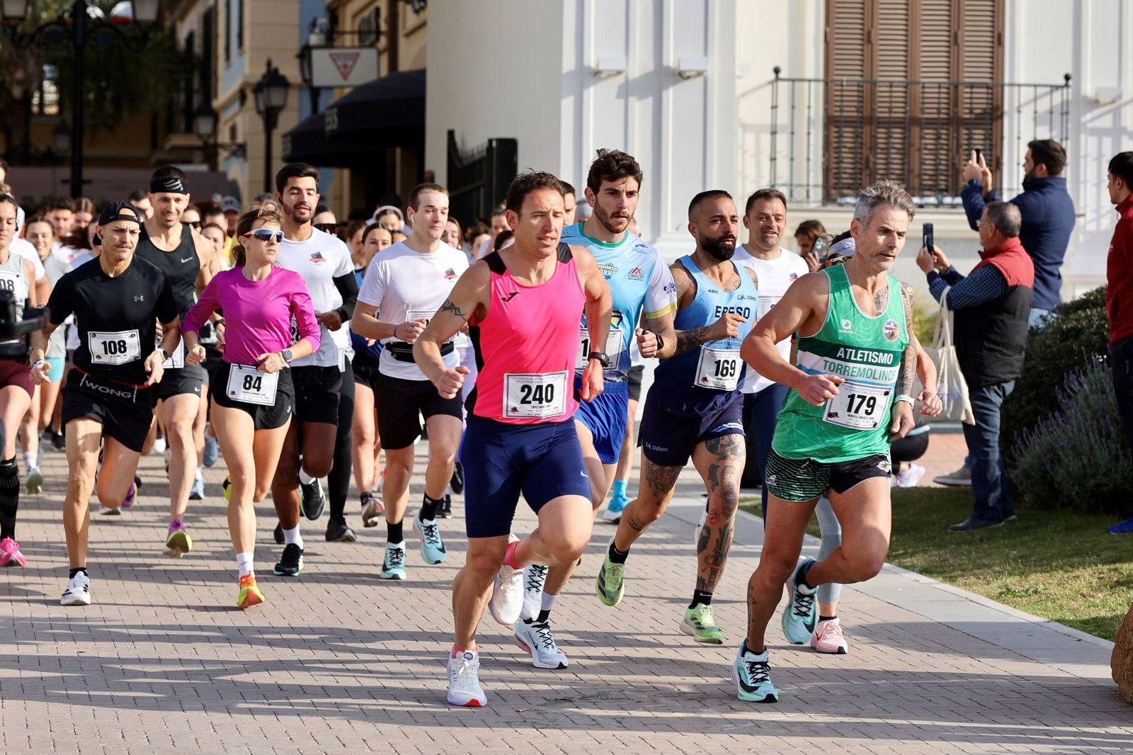 La Carrera Solidaria por el Día de la Mujer McArthurGlen, en fotos