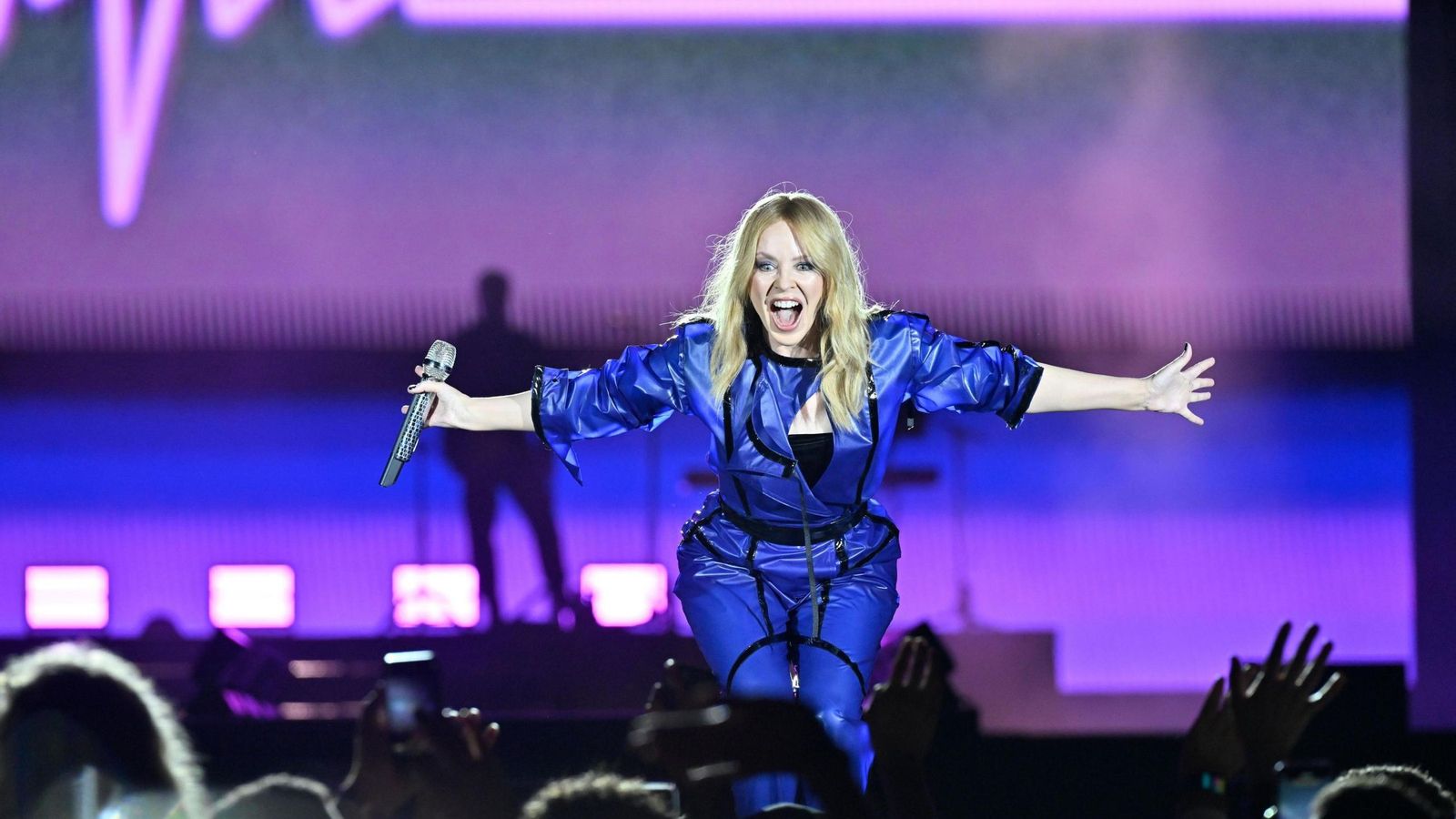 Kylie Minogue desborda energía en Rabat.