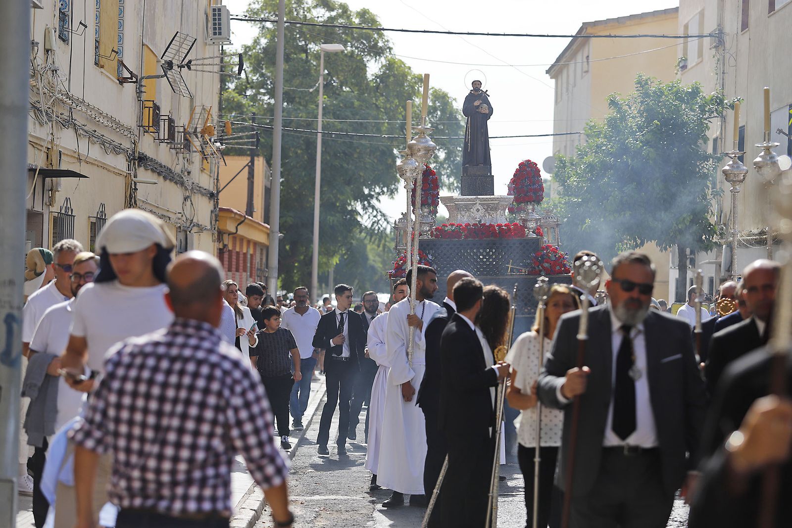 Imágenes de la procesión de San Francisco de Asís por las calles de Pérez Cubillas y bendición de animales y plantas