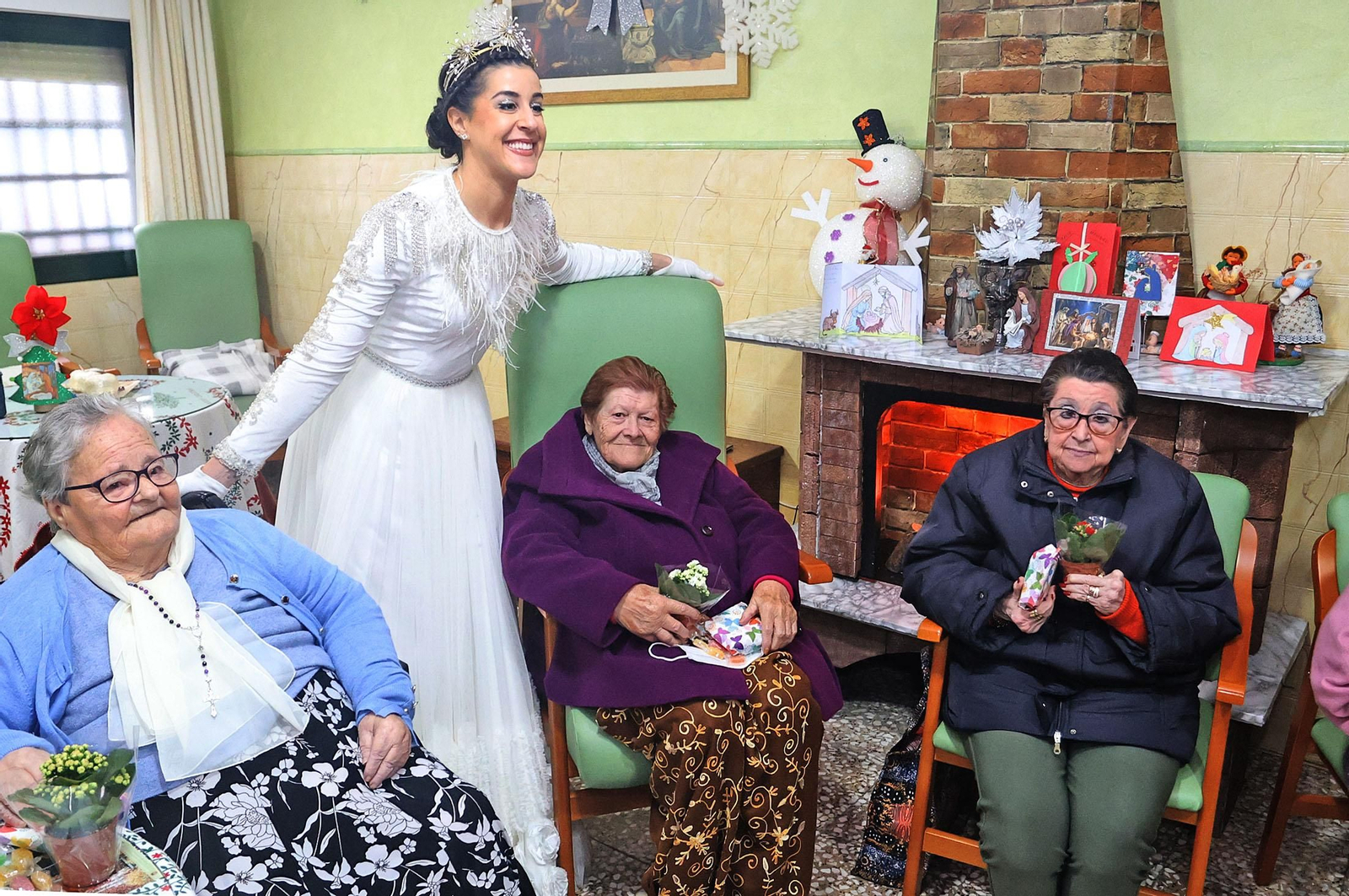 Reyes Magos de Huelva 2025: Imágenes de la visita a la Residencia Nuestra Señora de los Dolores de Hermanas de la Cruz