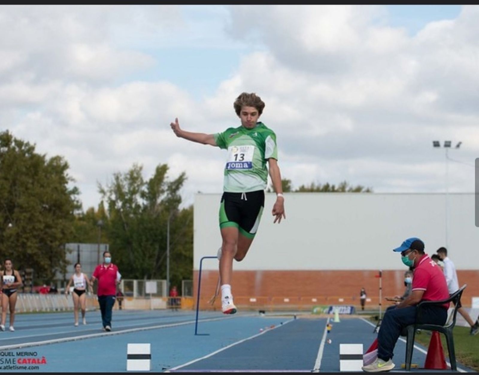 Alberto Martínez de Morentín en pleno salto.