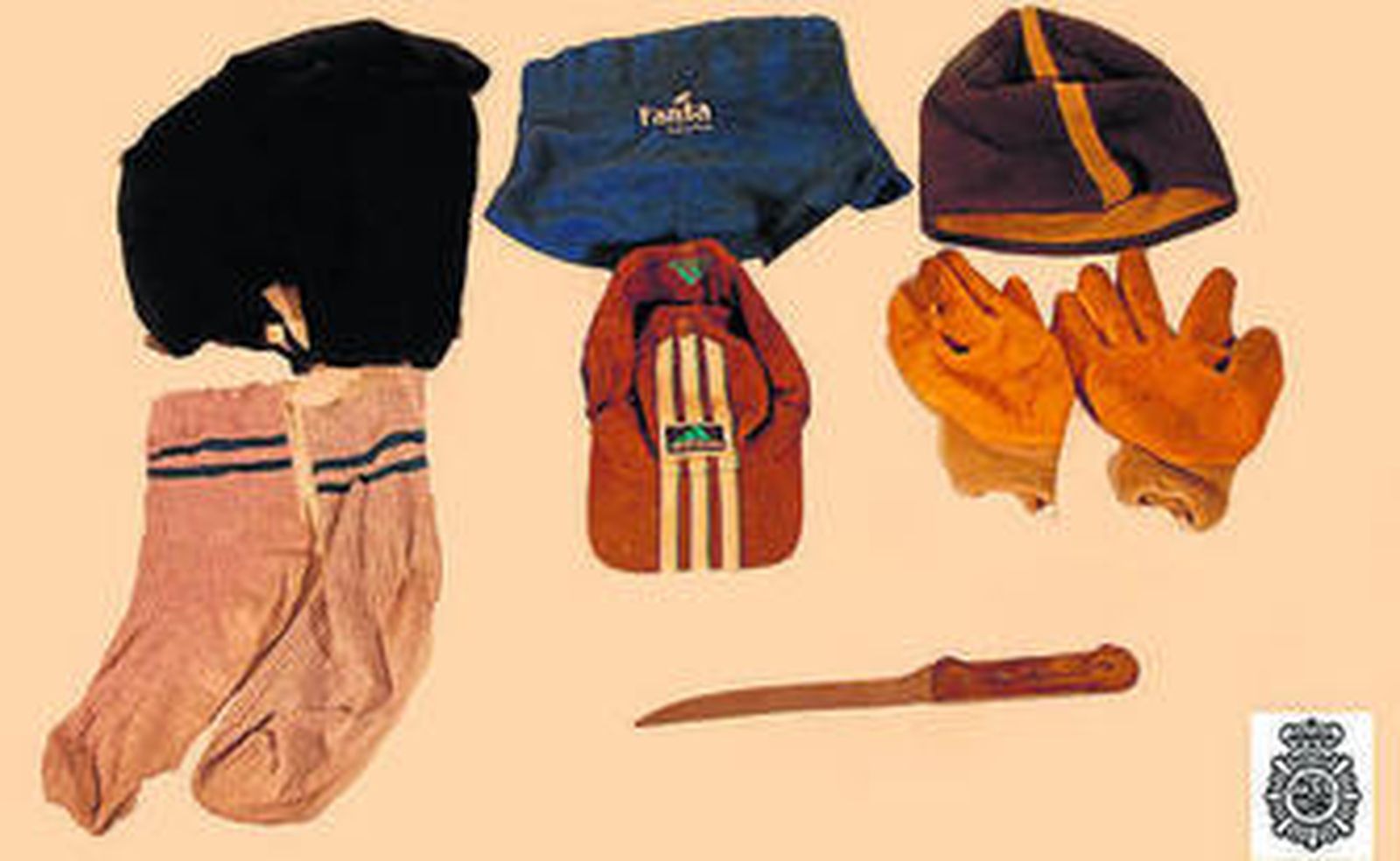 Cuchillo y prendas intervenidas al atracador.