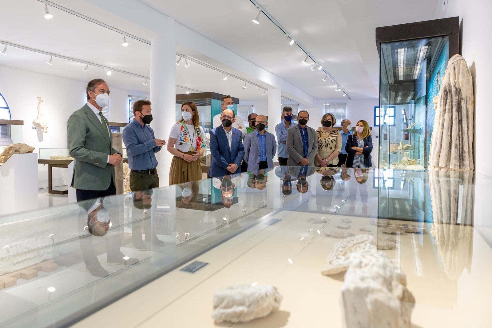 Visita institucional al museo de Doña Mencía.