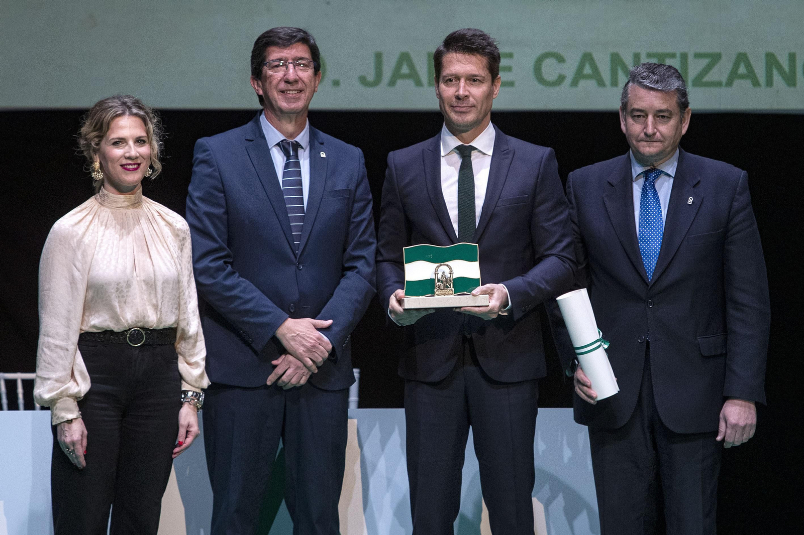 Imágenes de la entrega de las Banderas de Andalucía en la provincia