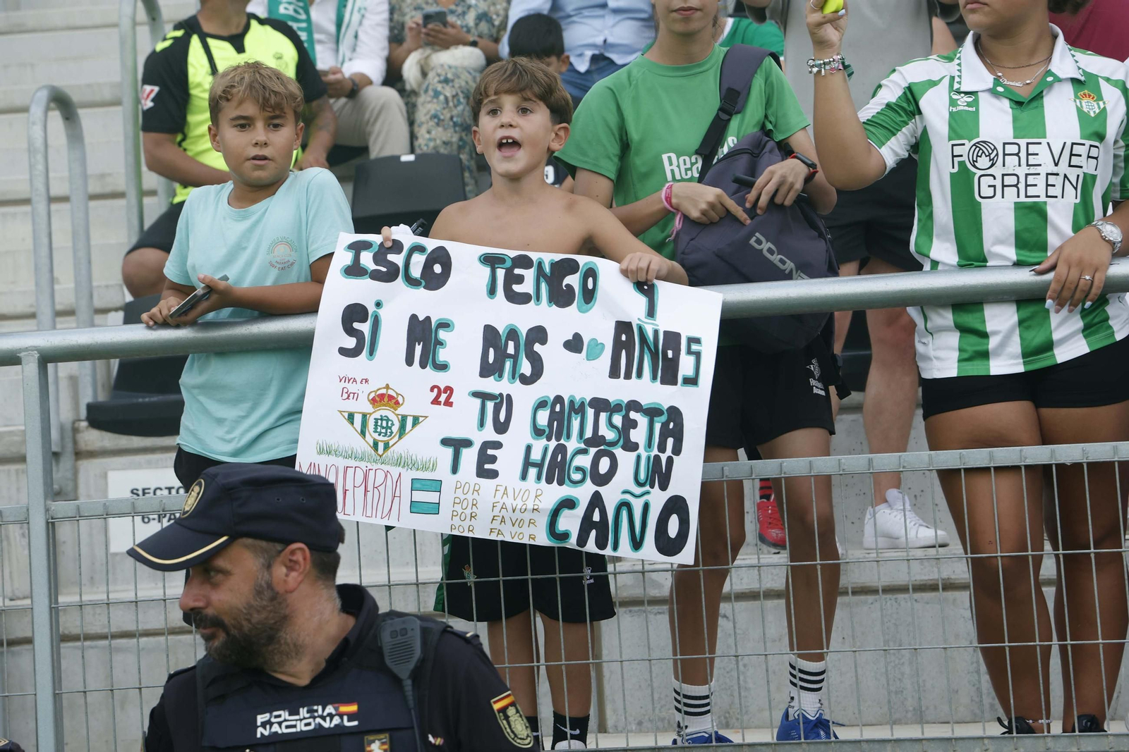 Las fotos del Betis-Como disputado en el Ciudad de La Línea (2-3)