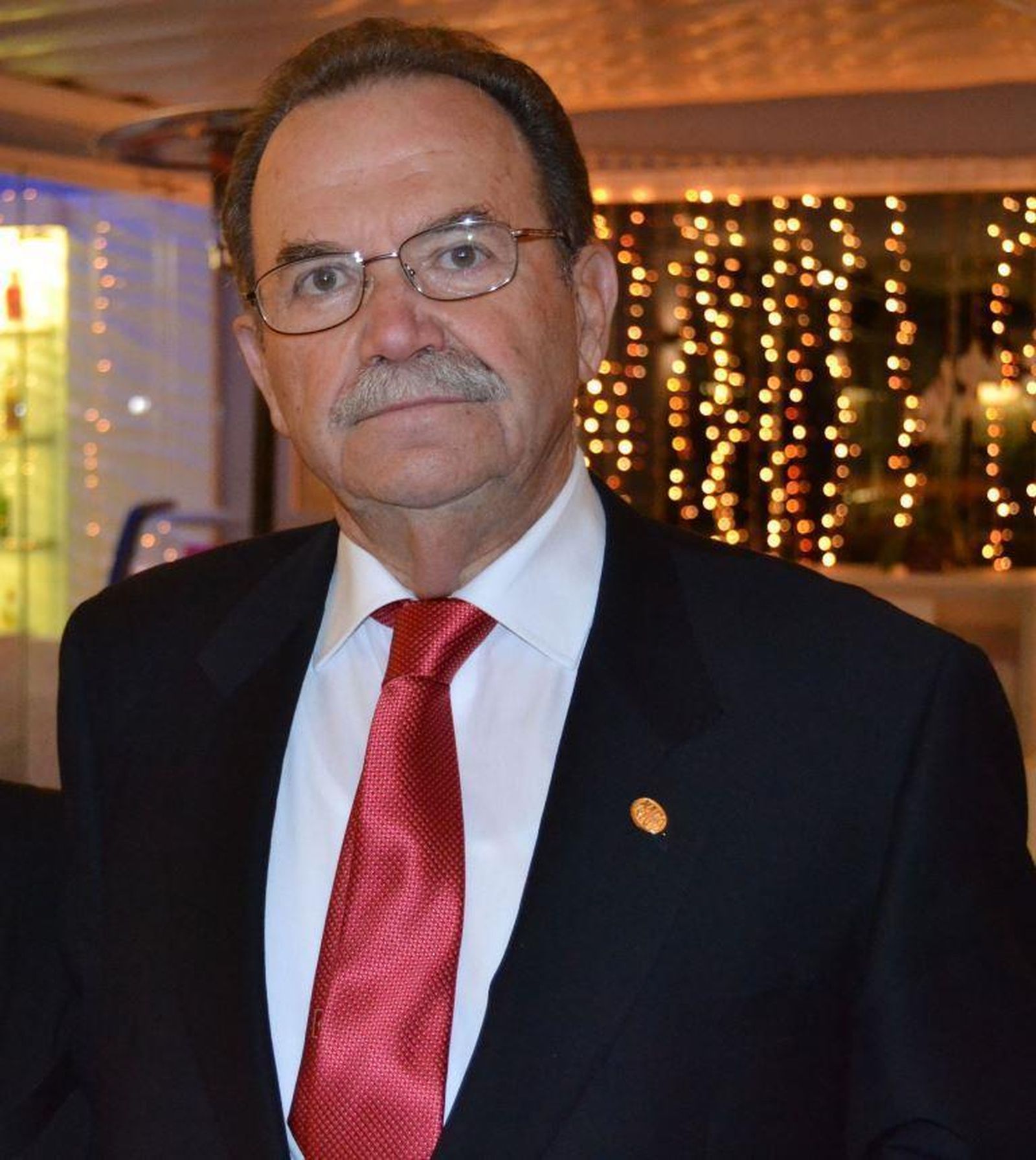 Manuel Abad (Muebles Mago).