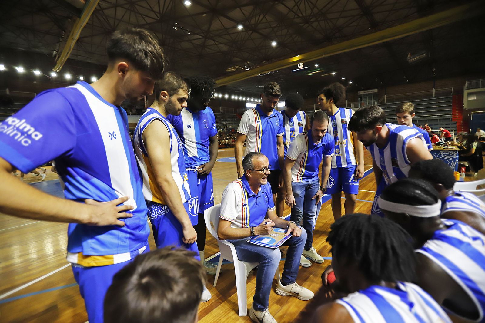 Imágenes del partido de baloncesto entre el Huelva Comercio Viridis y el Juventud Alcalá