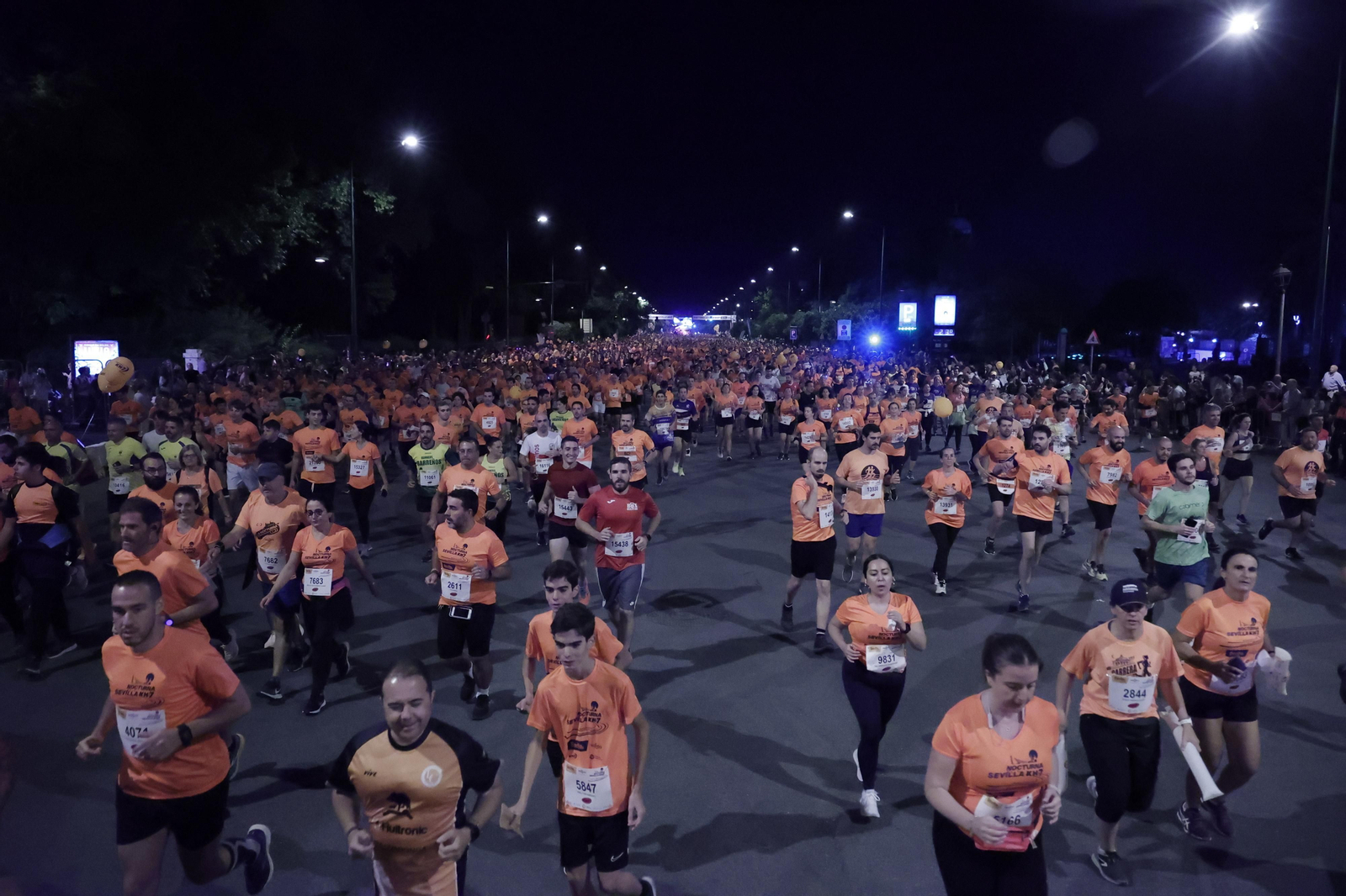 Búscate en la Carrera Nocturna de Sevilla (2)