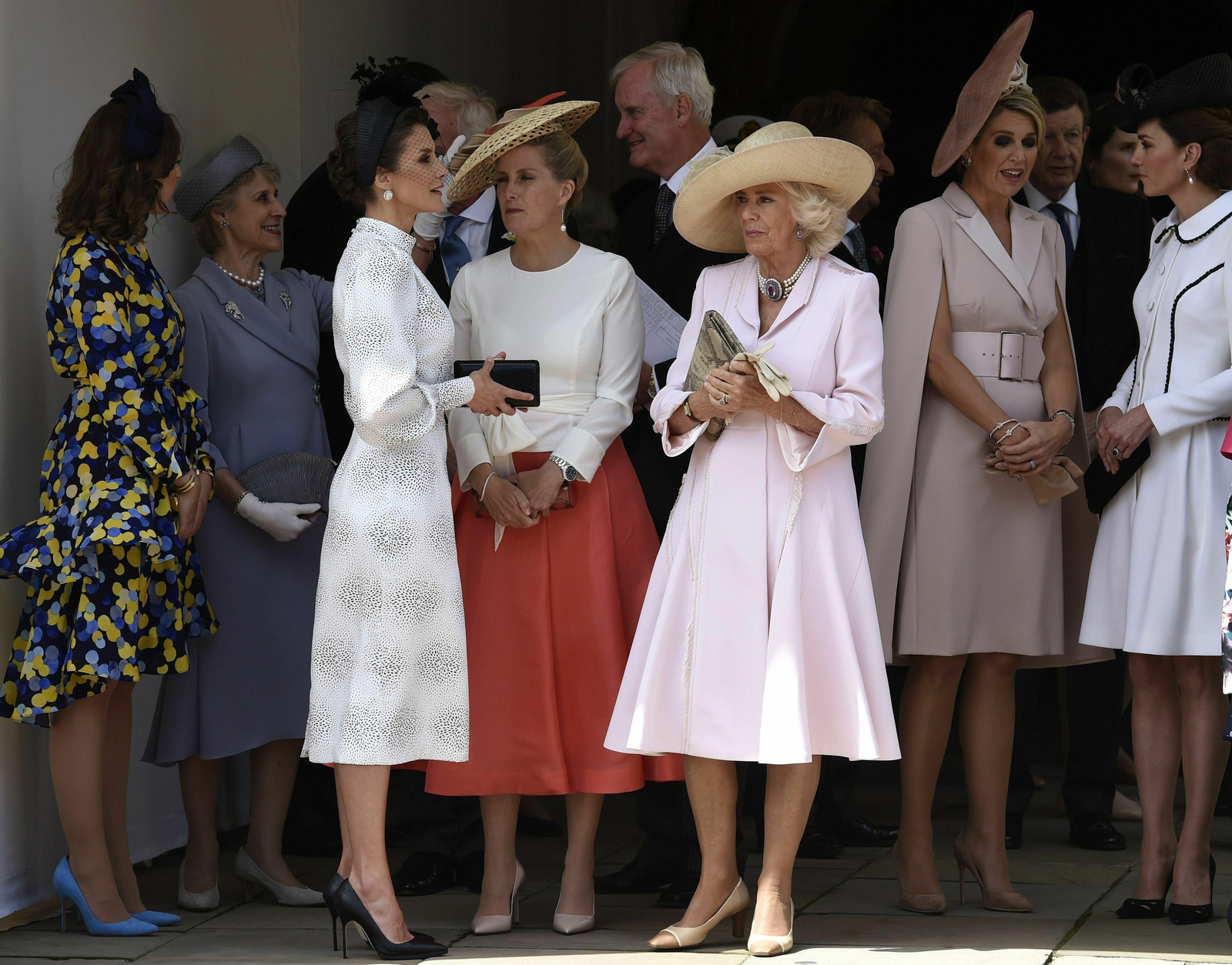 La Reina Letizia viste de Cherubina para una ceremonia con la reina de Inglaterra