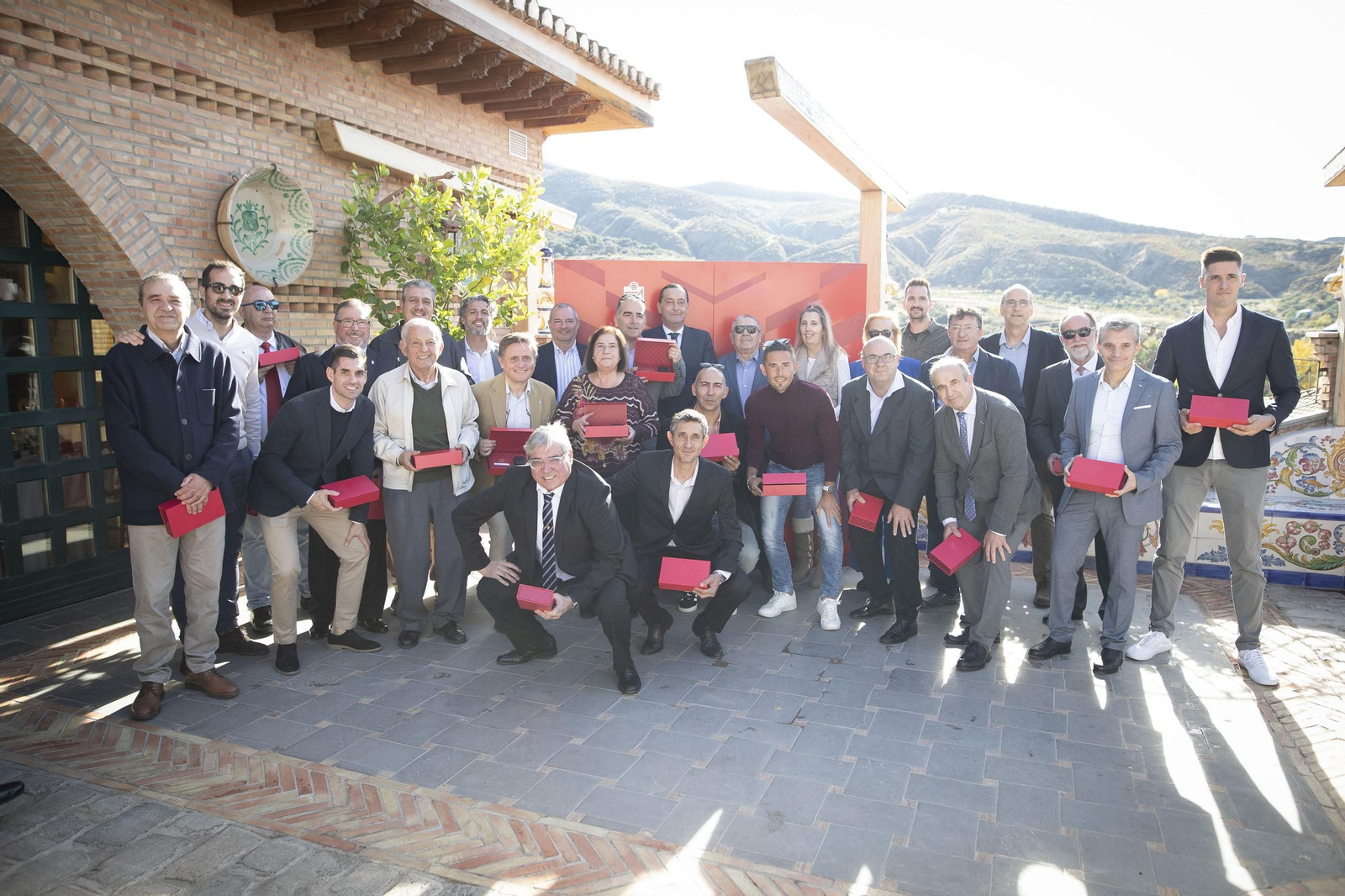 La entrega de insignias del Granada a sus abonados, en imágenes