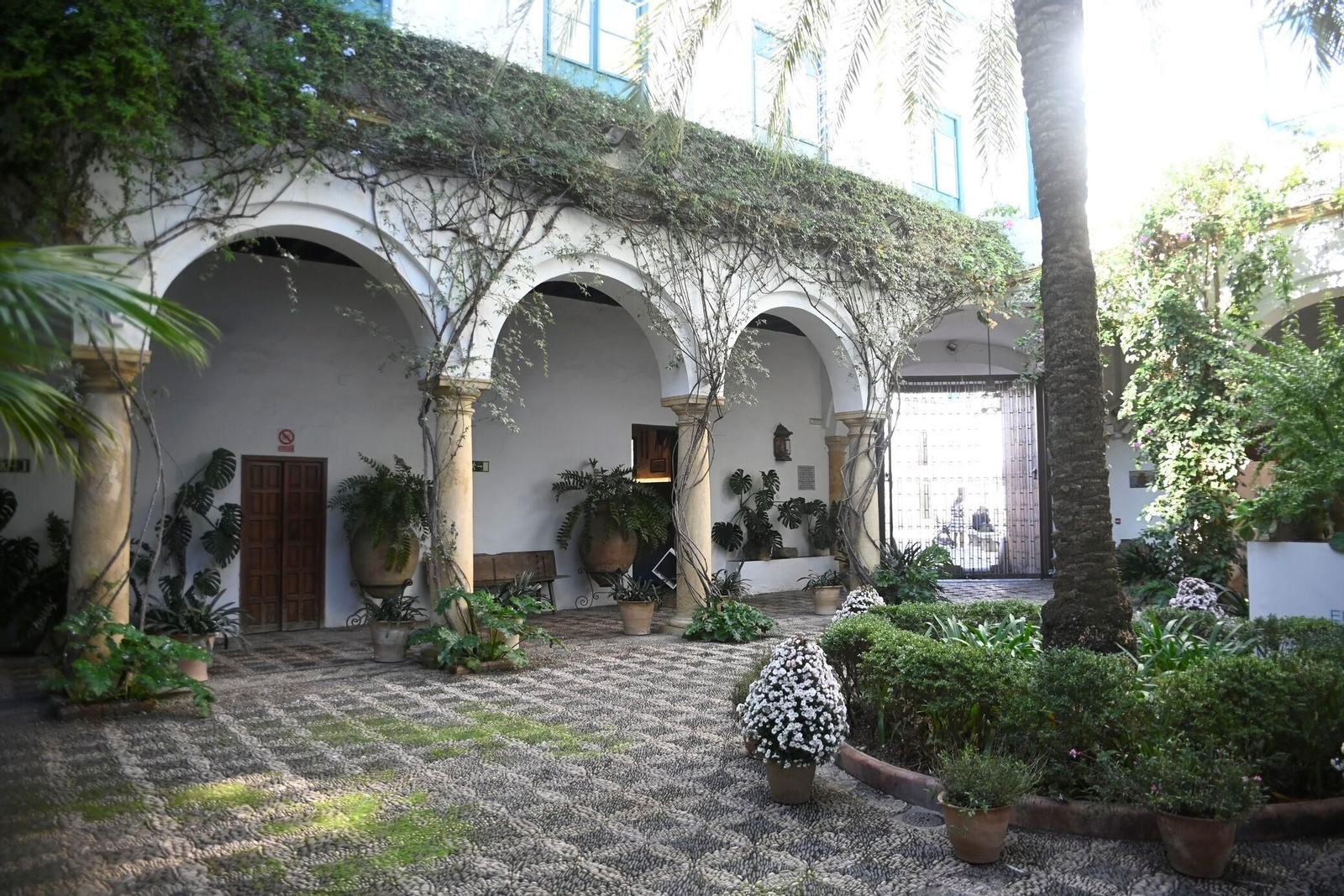 Un recorrido fotográfico por el Palacio de Viana de Córdoba en otoño
