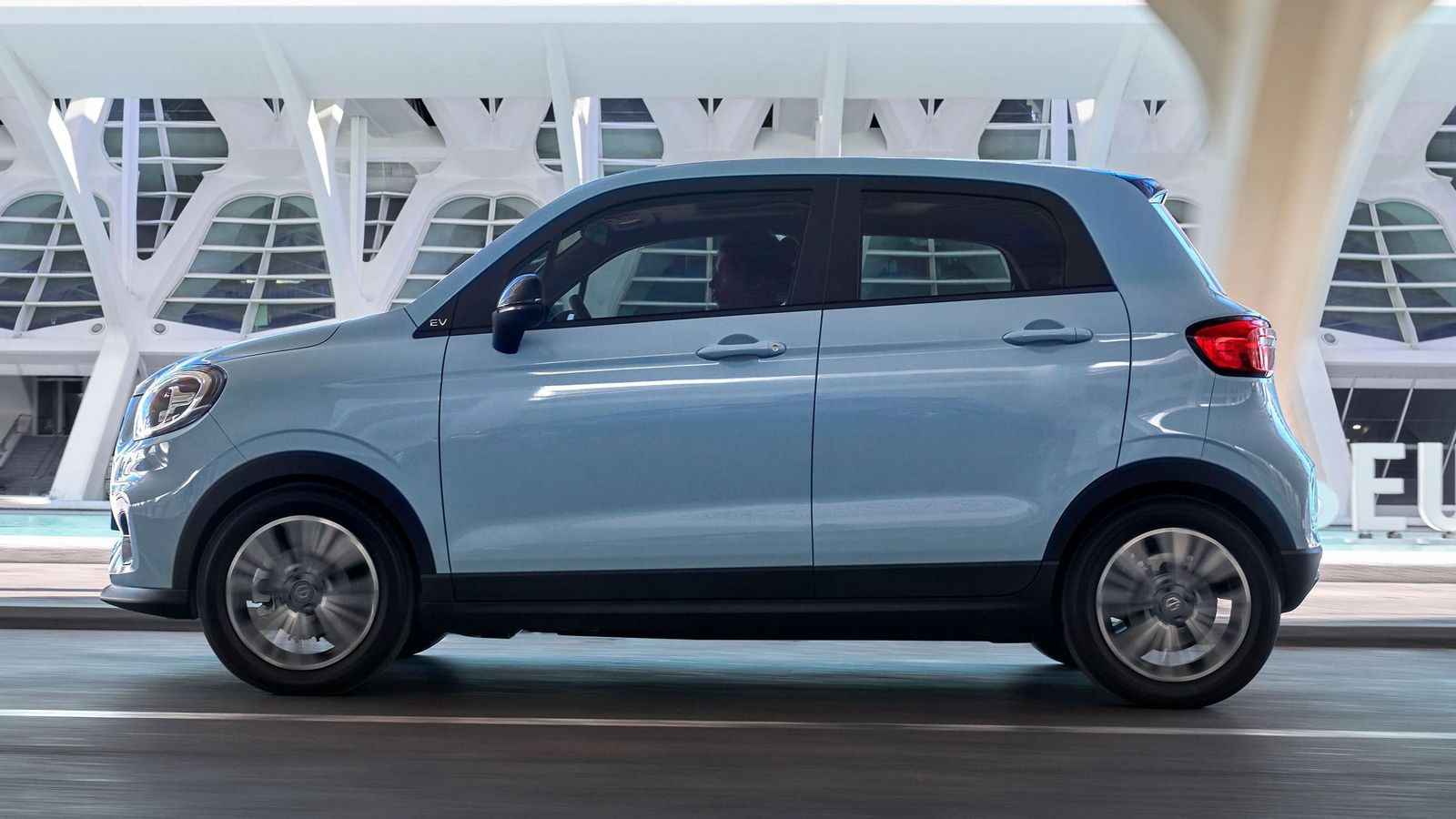 Hay en el mercado cuadriciclos eléctricos que son más costosos que este turismo urbano con el que desembarca Leapmotor.