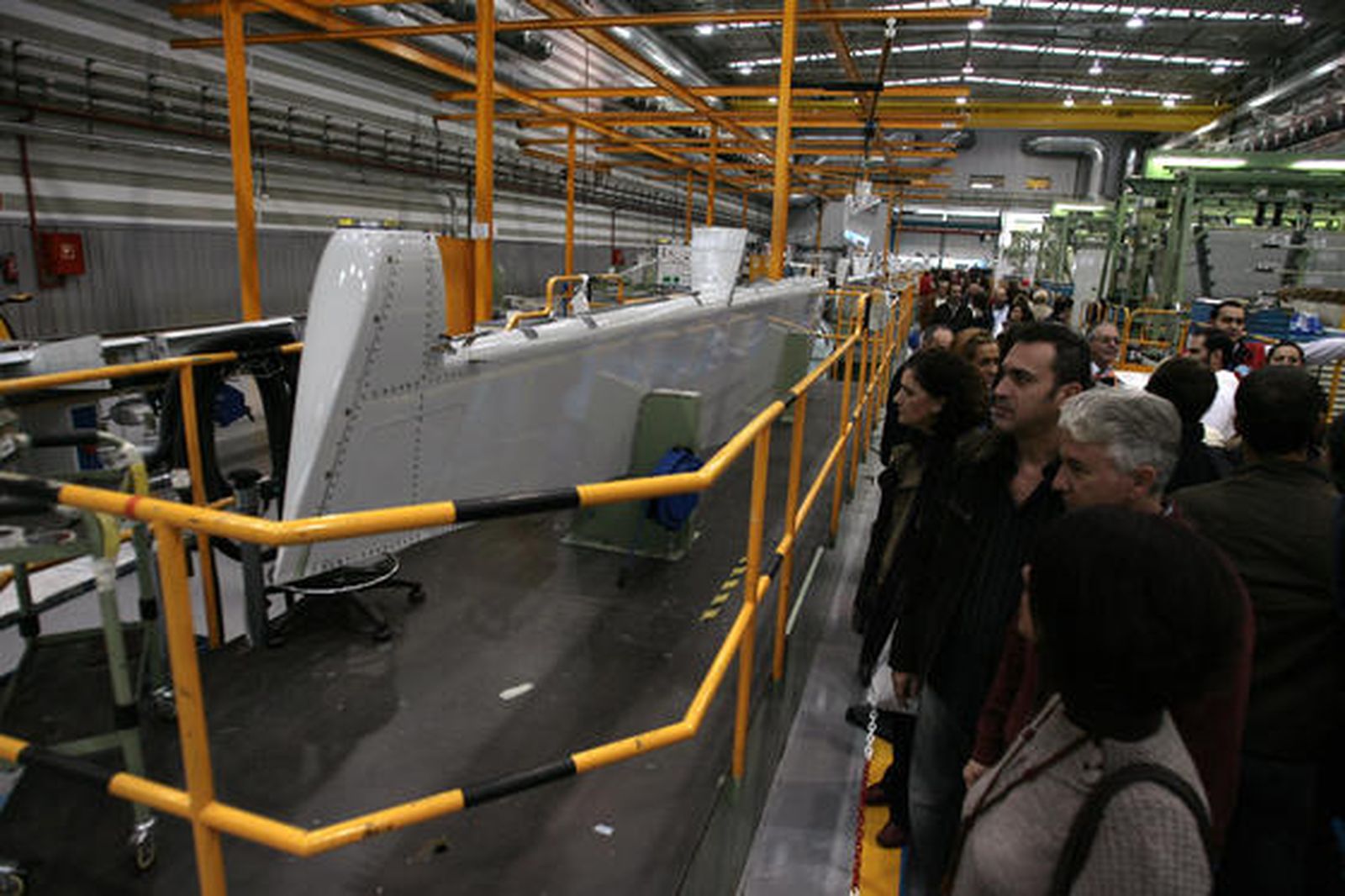 Airbus Military reunió en San Pablo y Tablada a 30.000 familiares y amigos de sus empleados en el denominado Día de la Familia, en el que visitaron las instalaciones de la empresa y diferentes aviones.

Foto: Juan Carlos Muñoz