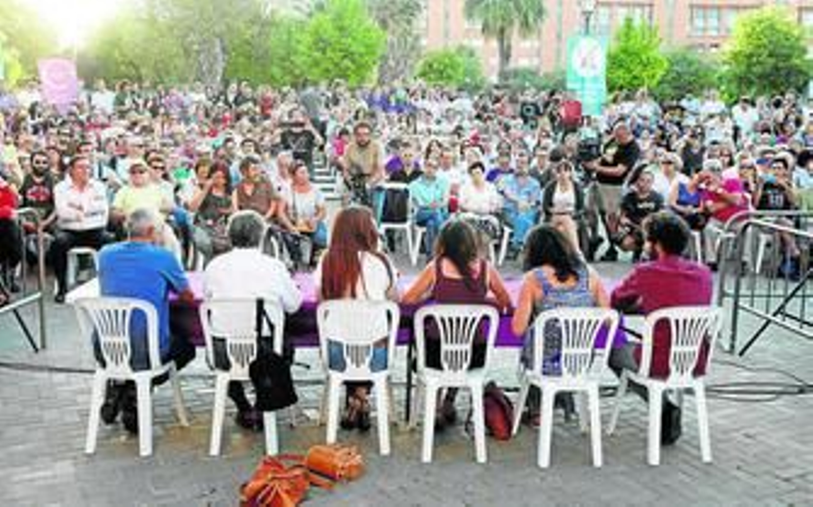 Las 300 personas que inicialmente asistieron al parque de Los Perdigones acabaron siendo más de medio millar.