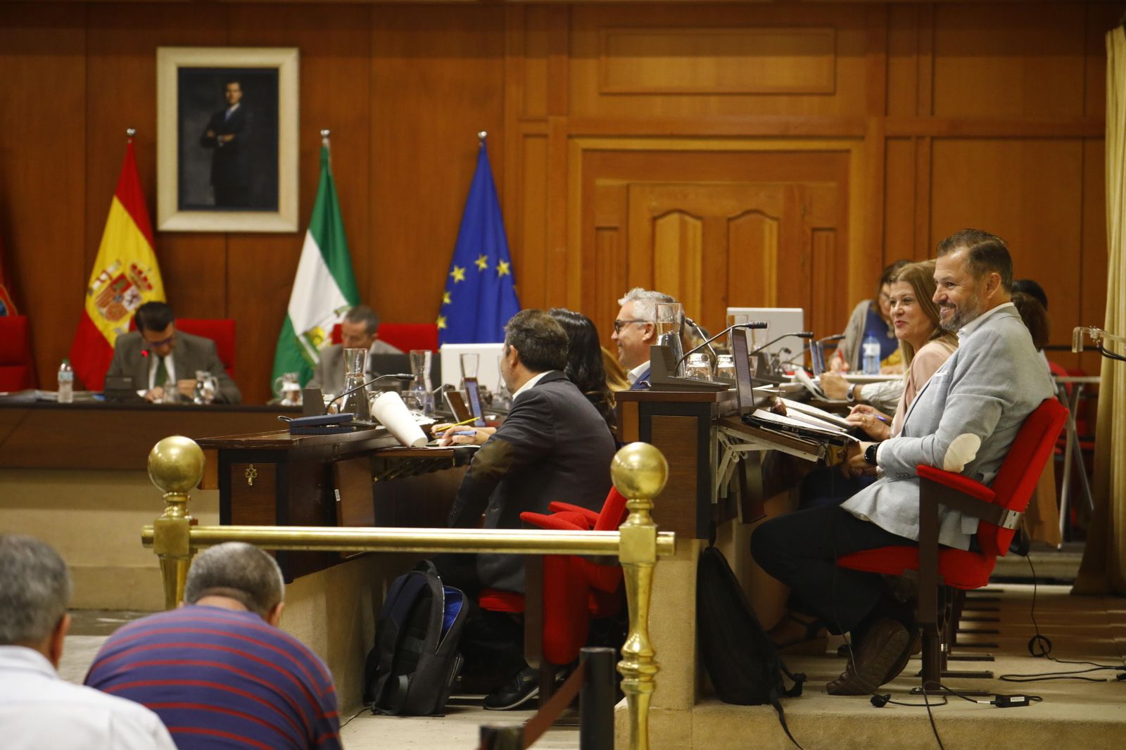 David Dorado, edil no adscrito, sentado en la bancada de la izquierda durante un Pleno.