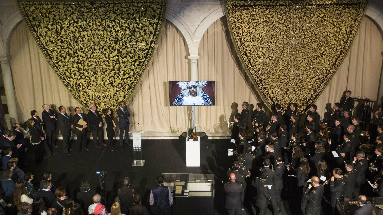 Inauguración de la exposición por el centenario de la marcha 'Amarguras'.