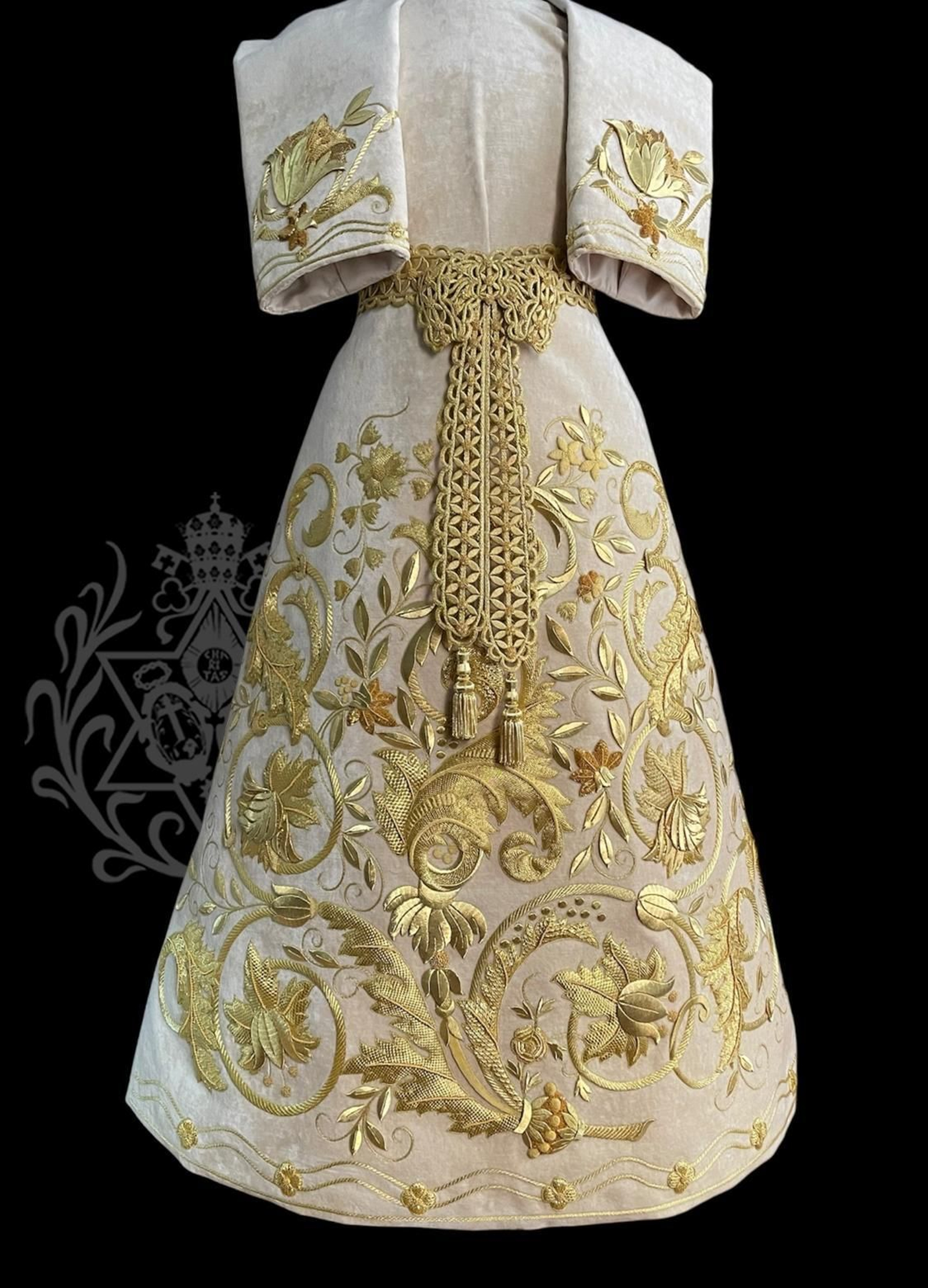 La saya presentada por la hermandad