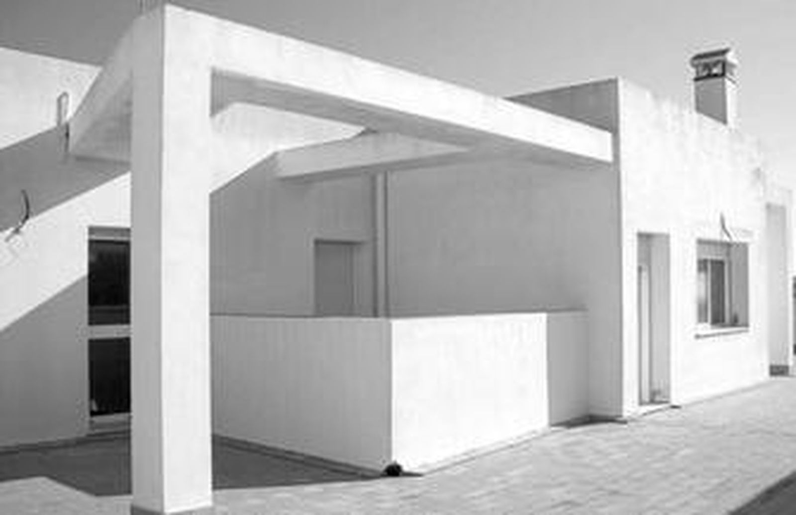 Vista de la terraza del ático del edificio Luz Díaz, que va a ser derribado por orden judicial, ayer.