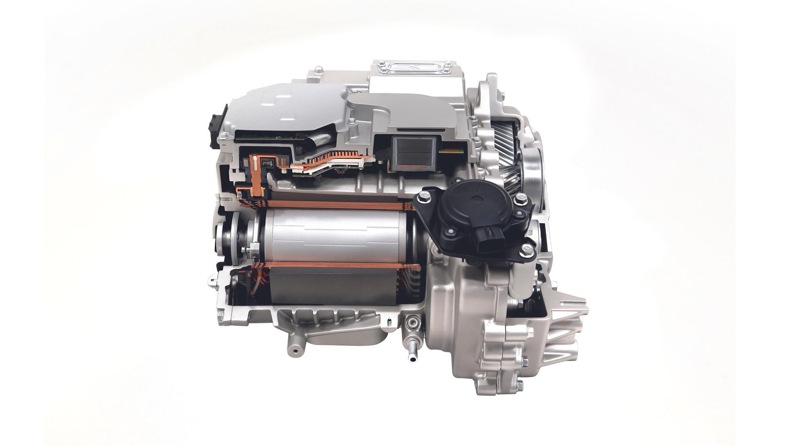 Motor, inversor y transmisión formarán un único módulo. El motor es de menor tamaño que otros de los que ofrecen potencia parecida, así ocupa menos espacio y pesa menos. Motor, inversor y transmisión formarán un único módulo. El motor es de menor tamaño que otros de los que ofrecen potencia parecida, así ocupa menos espacio y pesa menos.