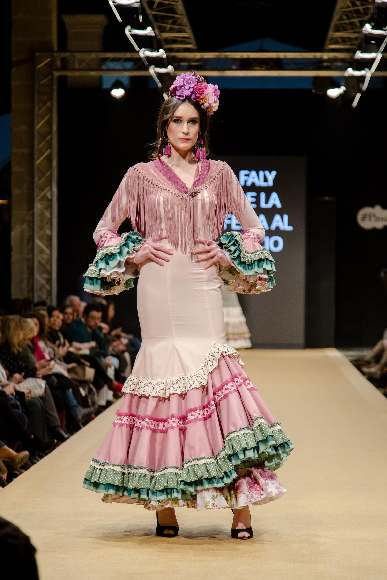 El desfile de Faly, de la Feria al Rocío, de Macarena Beato, en imágenes
