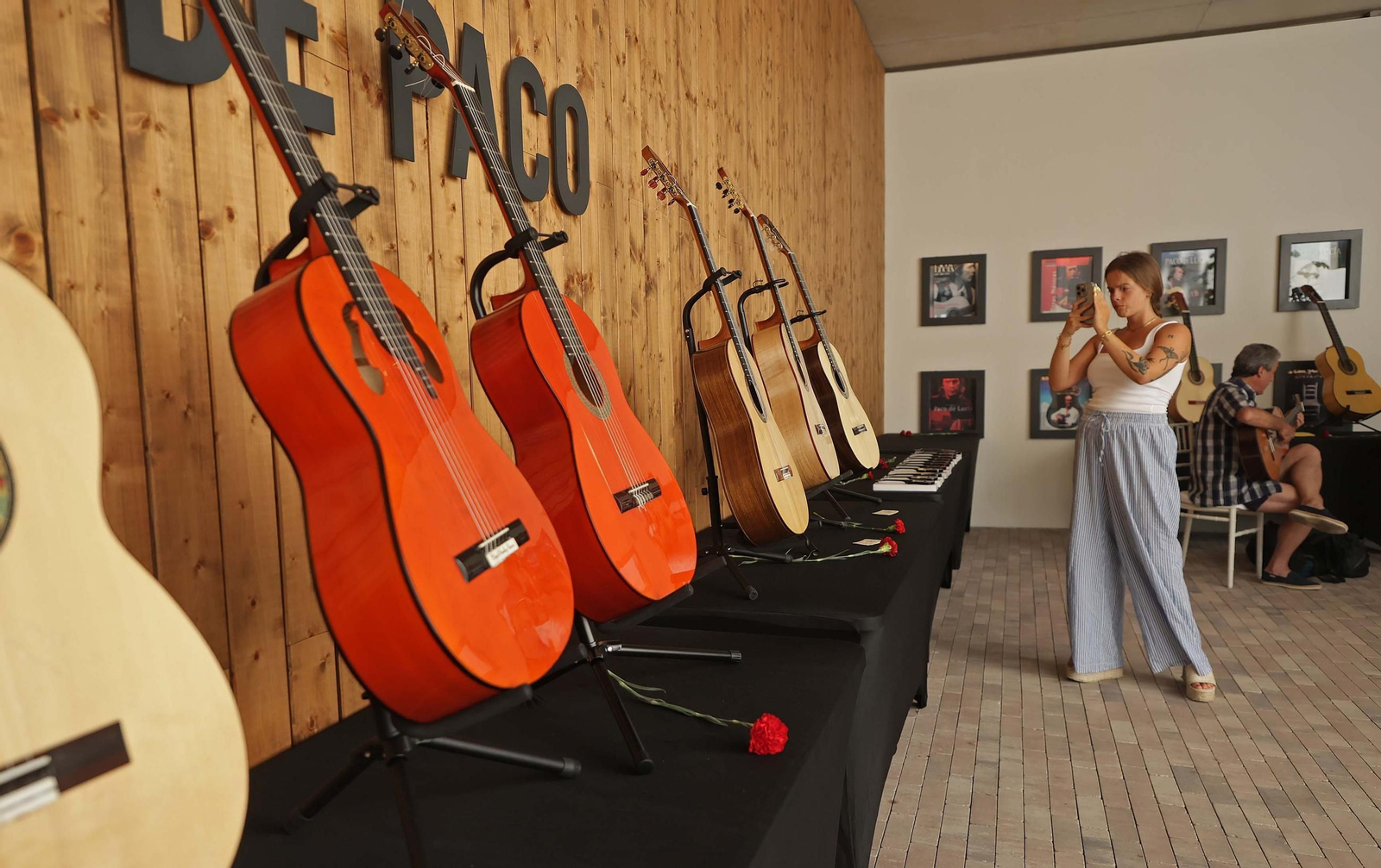 Fotos del encuentro de maestros Luthiers en el centro de interpretación Paco de Lucía de Algeciras