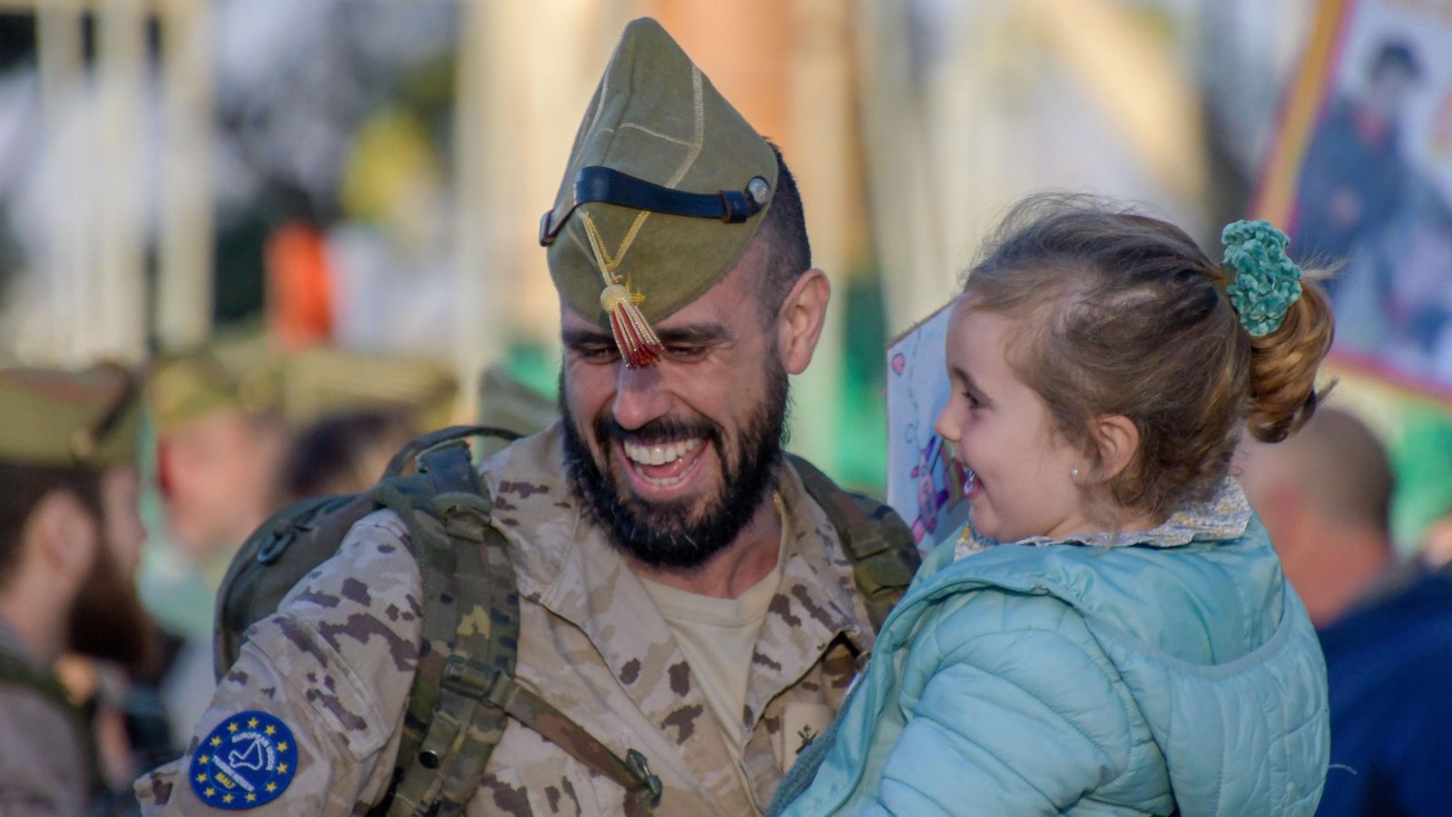 El cariñoso recibimiento de los legionarios desplegados en Mali