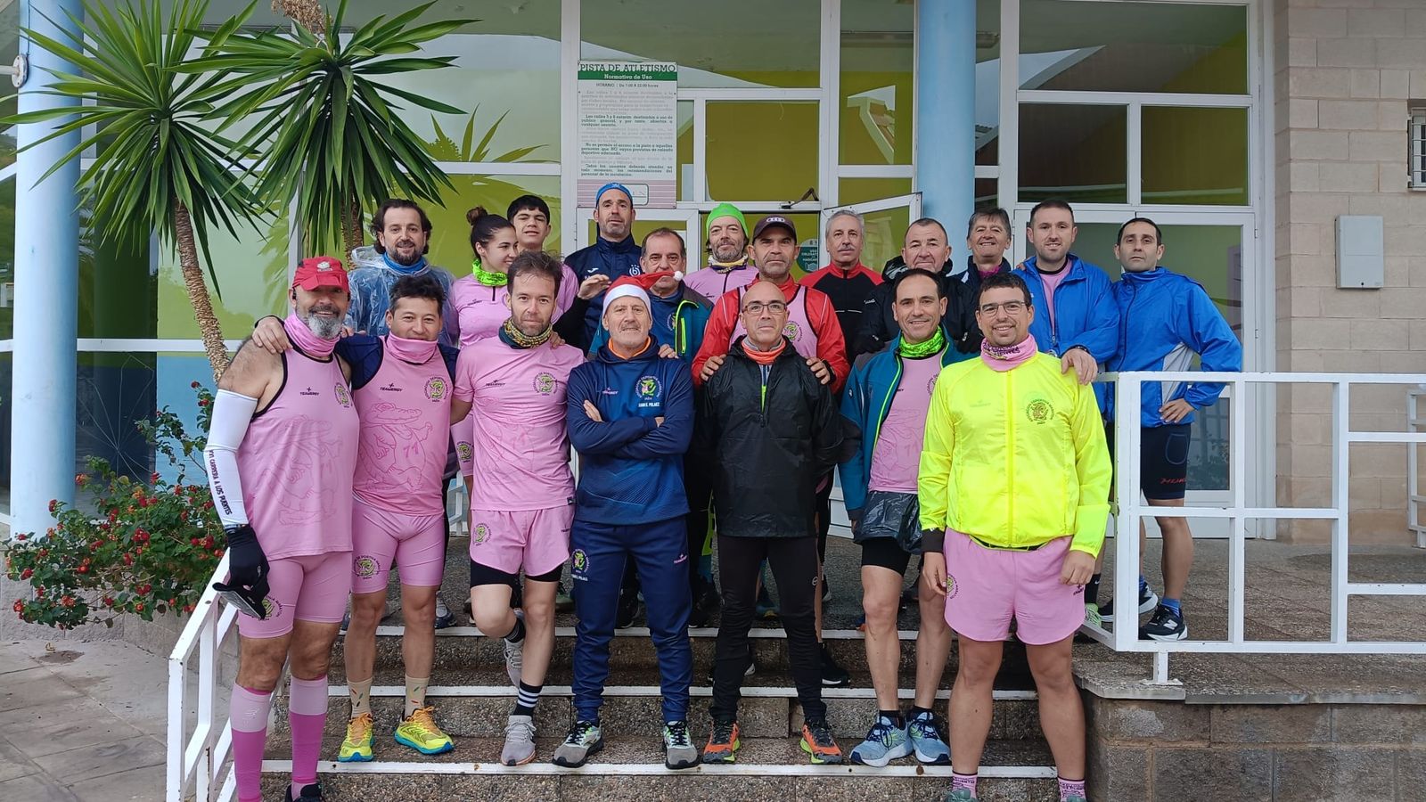 Participantes de la quedada del club que ha ocupado el vacío de la Carrera de los Puentes.