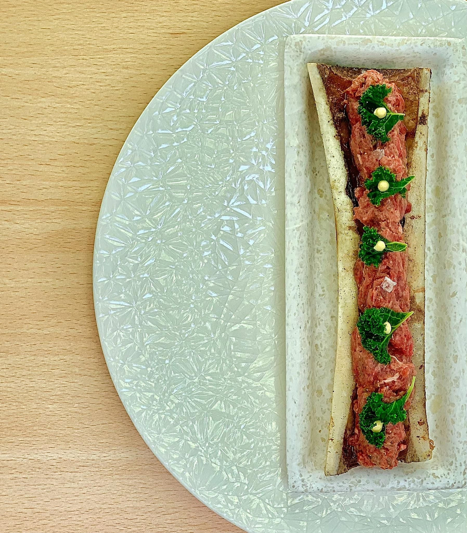 Tuétano al carbón con su steak tartar