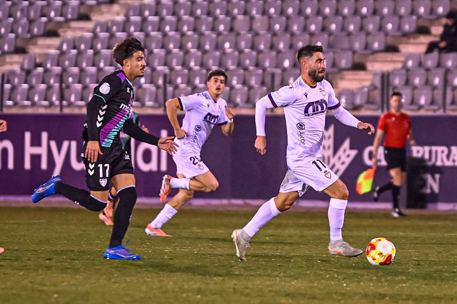 El Estepona respira (0-3) y el Atlético Malagueño se hunde más (3-0)