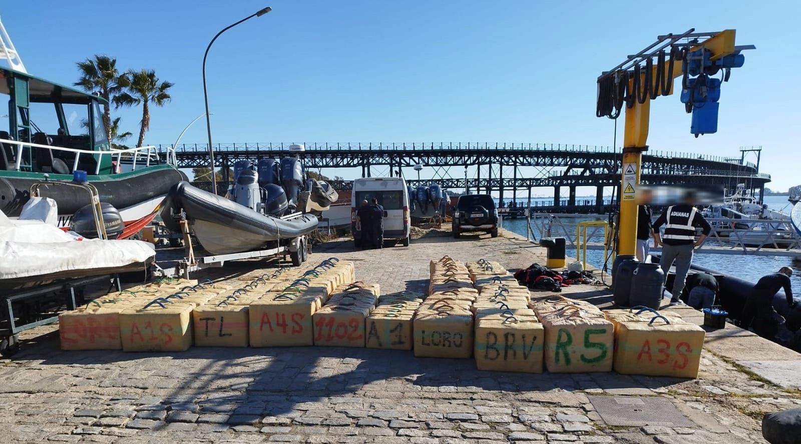 Fardos de hachís decomisados en Huelva, en una imagen de archivo