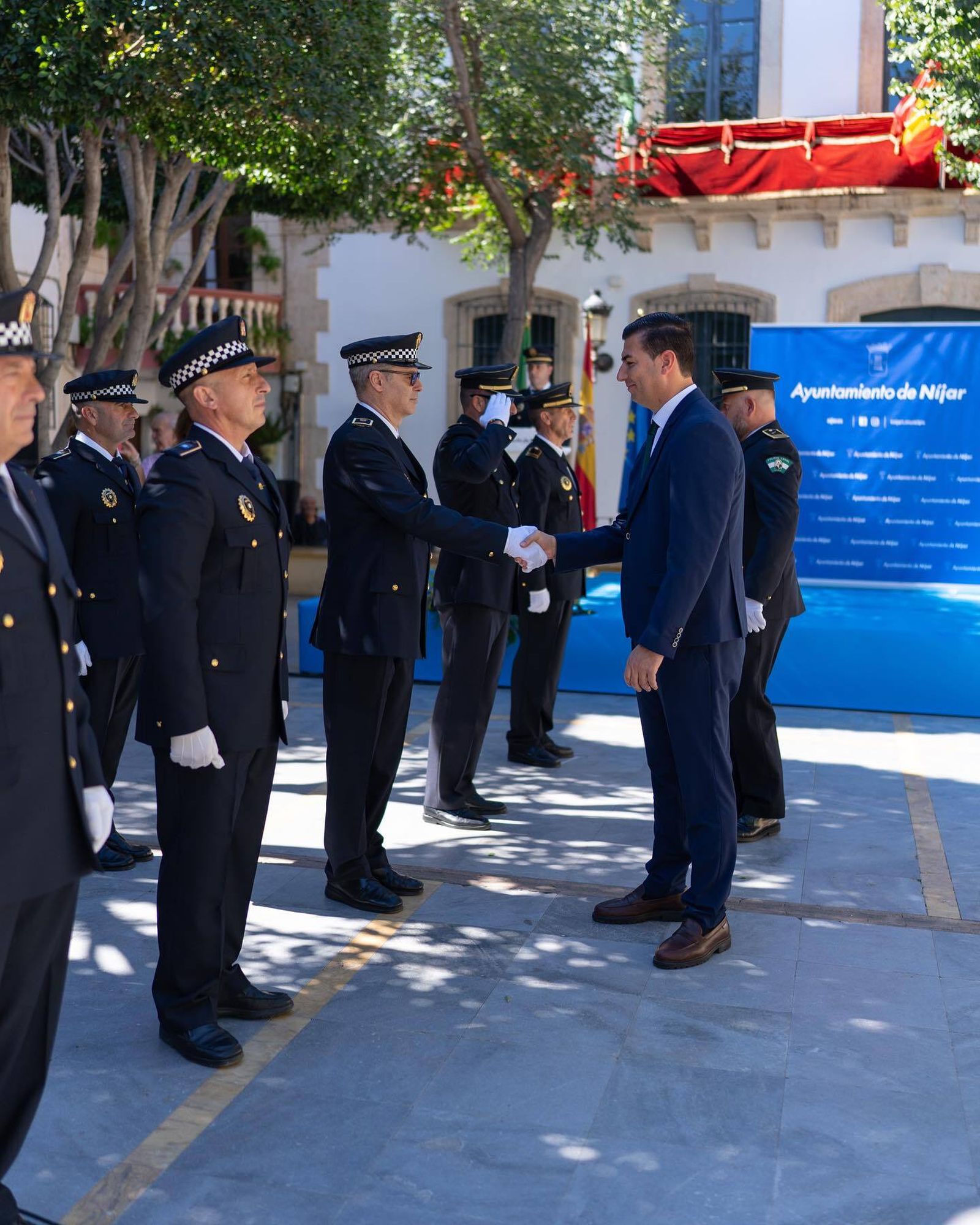 El alcalde José Francisco Garrido, pasó revista a la Policía Local nijareña