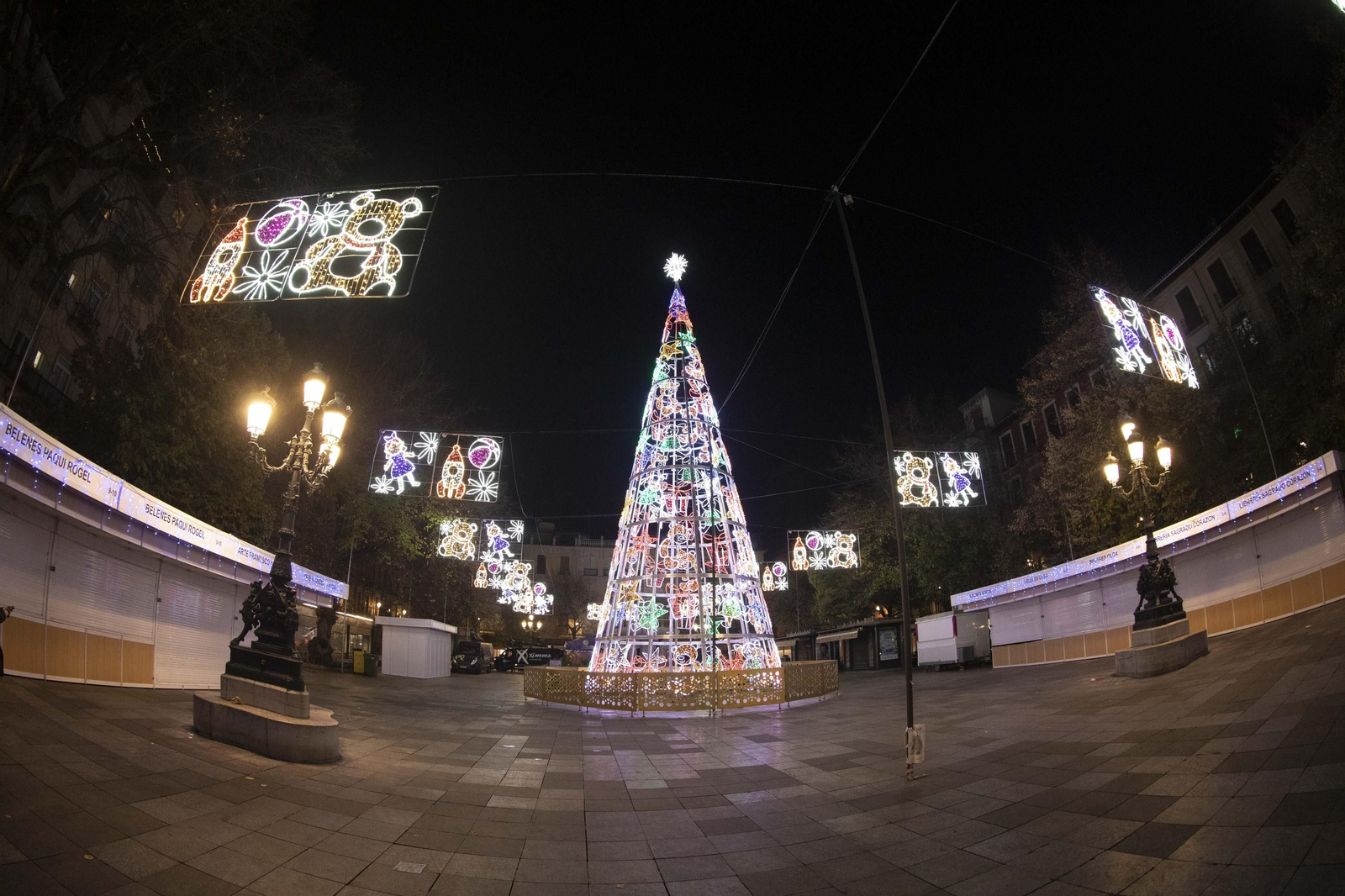 Granada enciende su Navidad: así lucen las calles