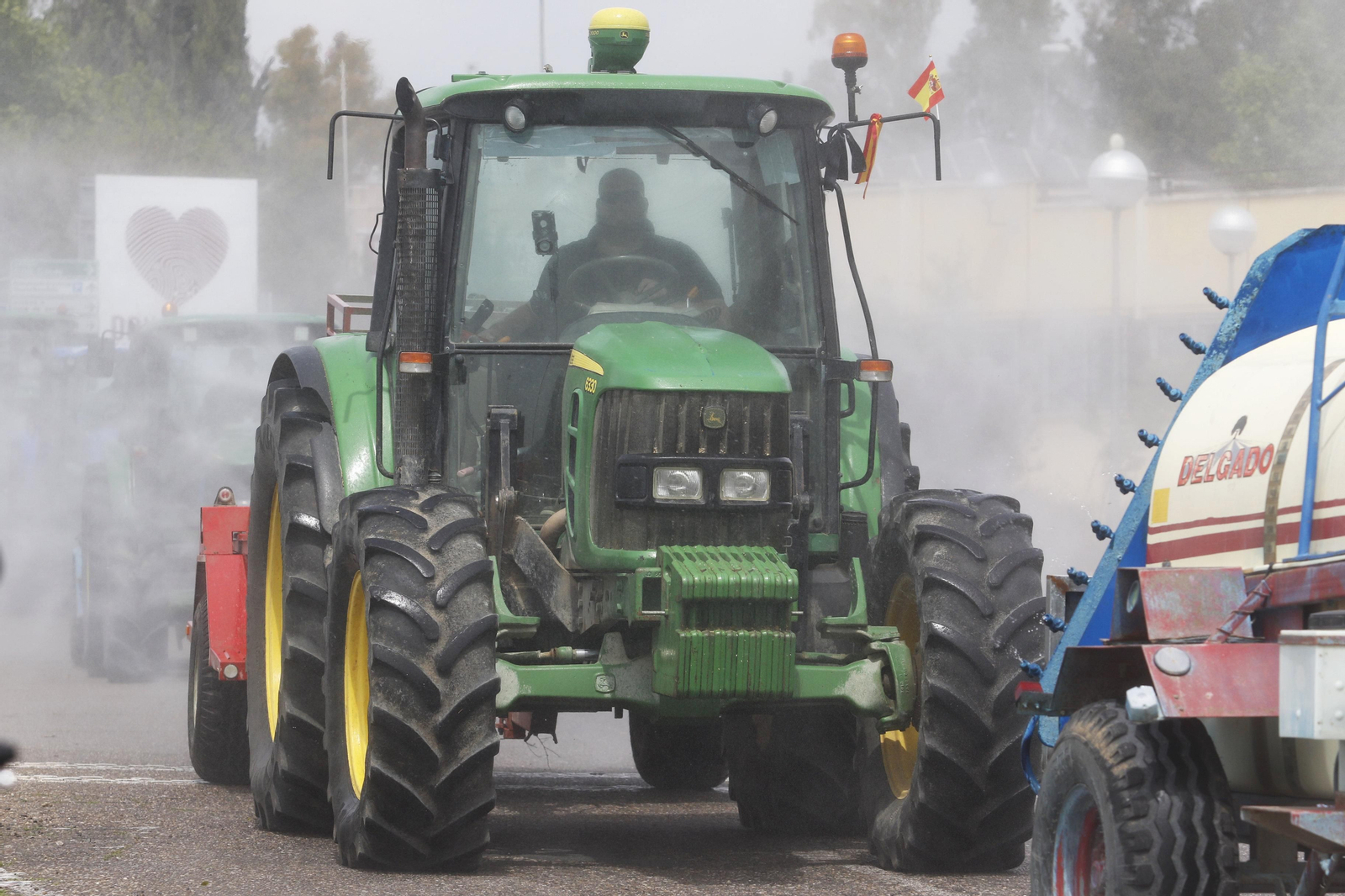 Las fotos del homenaje de los agricultores a los sanitarios de Córdoba