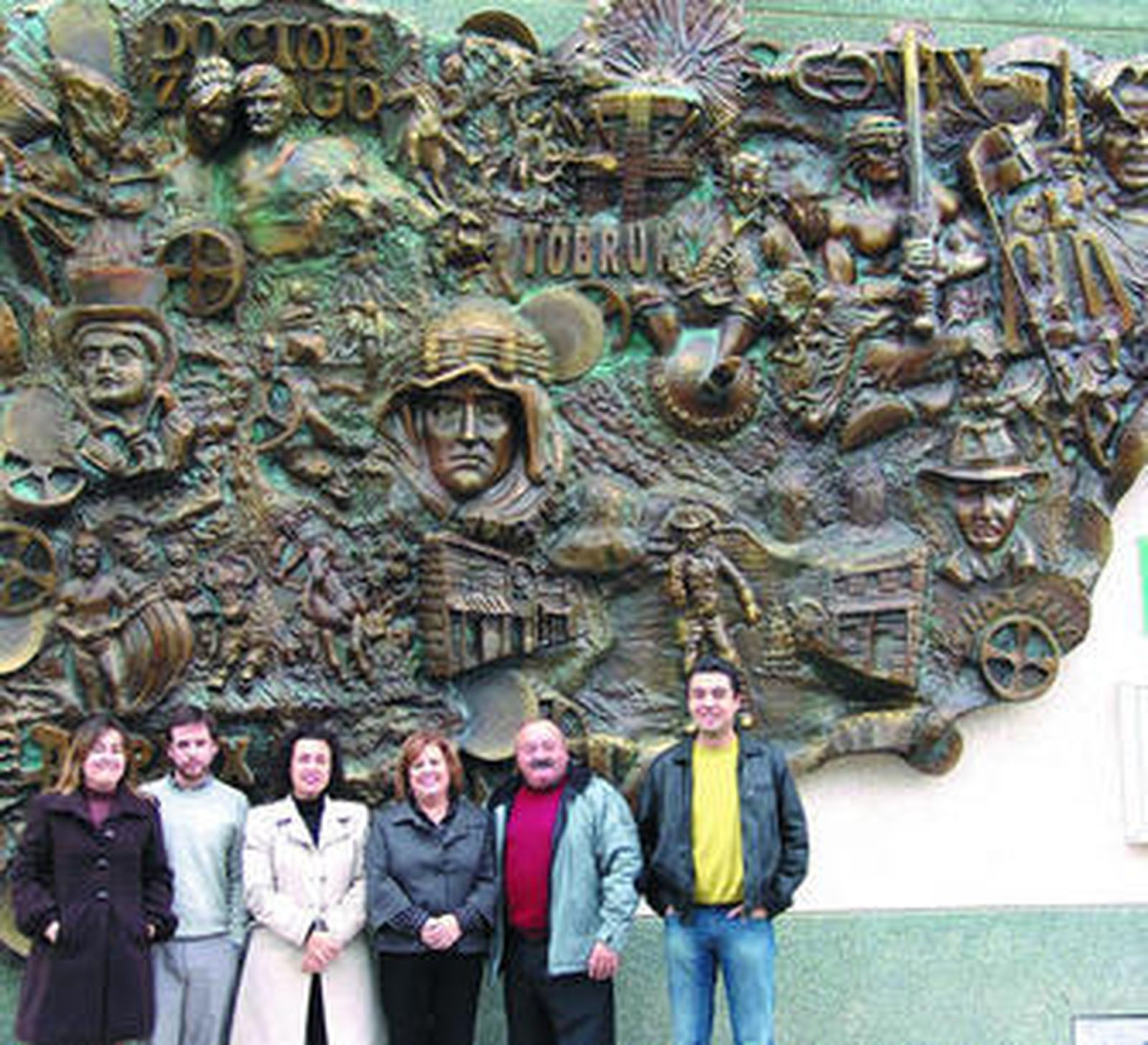 Francisca Pérez y Caridad Herrerías han visitado la Escuela Taller 'Tabernas de Cine'.