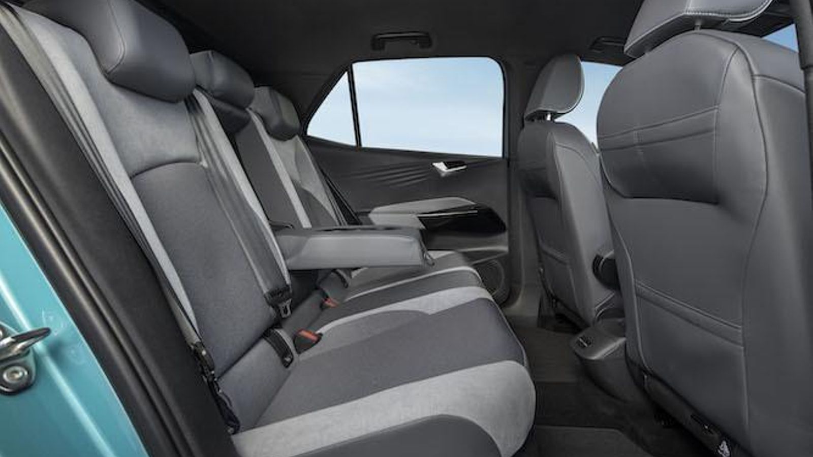 Asientos traseros espaciosos. Con la batería de capacidad intermedia o pequeño dispone de cinco plazas, cuatro con la batería de máxima autonomía.