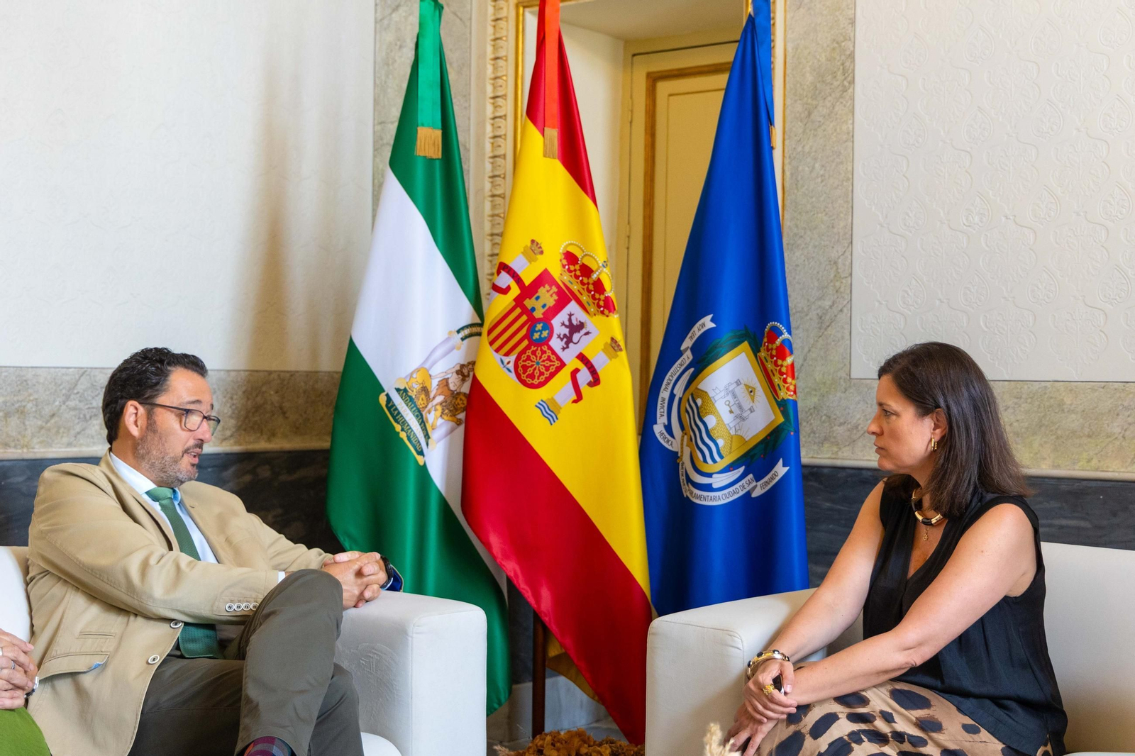 La alcaldesa de San Fernando, Patricia Cavada, se reúne con el nuevo presidente de la Confederación Económica de Empresarios (CEC), José Andrés Santos