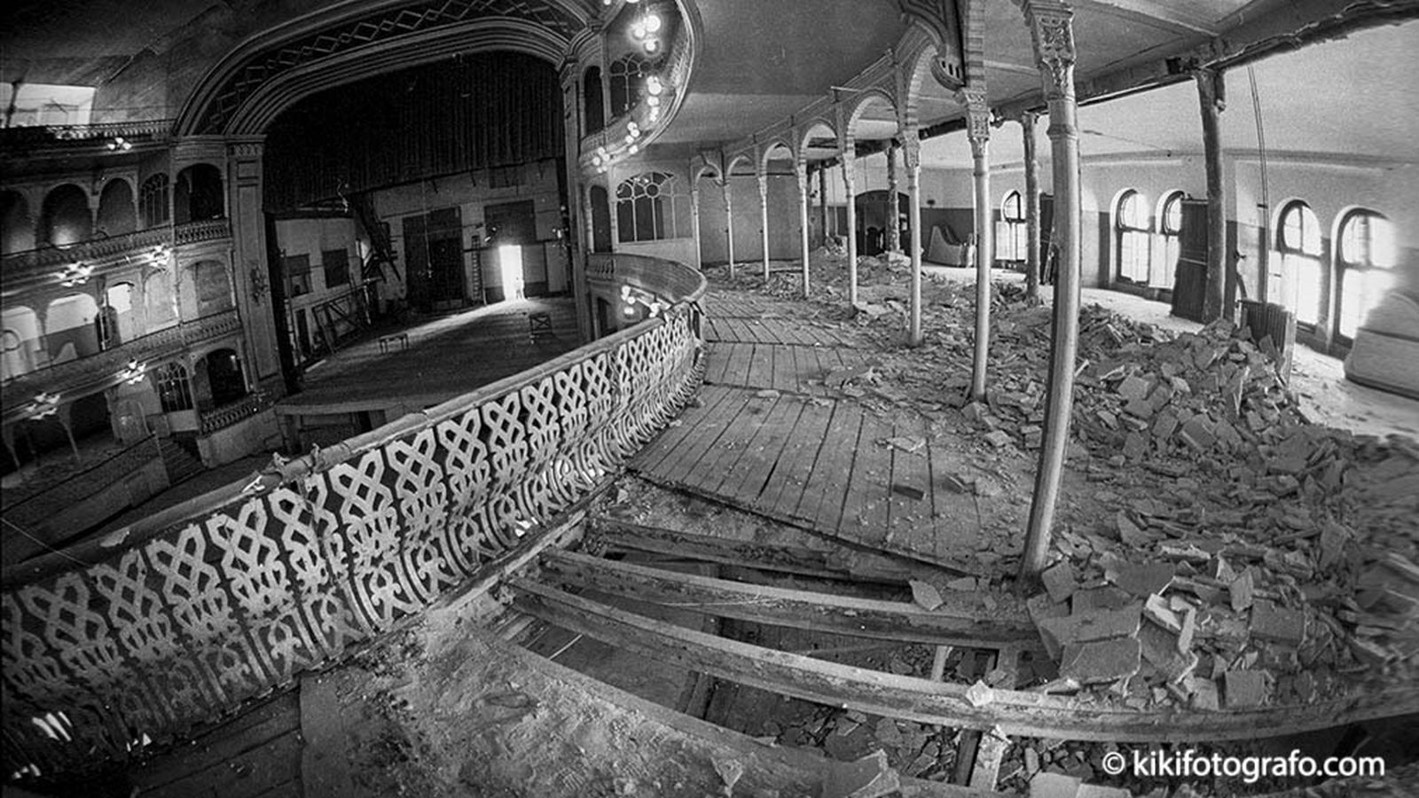 Imagen del escenario desde los palco plateas en obra.