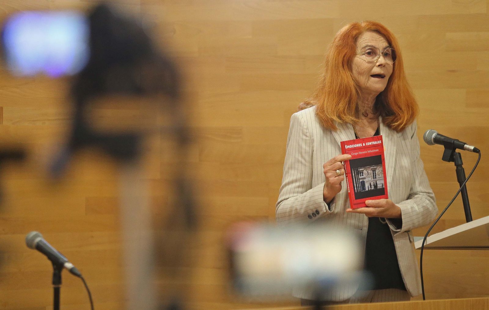 Fotos de la presentación del libro  'Emociones a Contraluz' del grupo literario Infusiónate en Algeciras