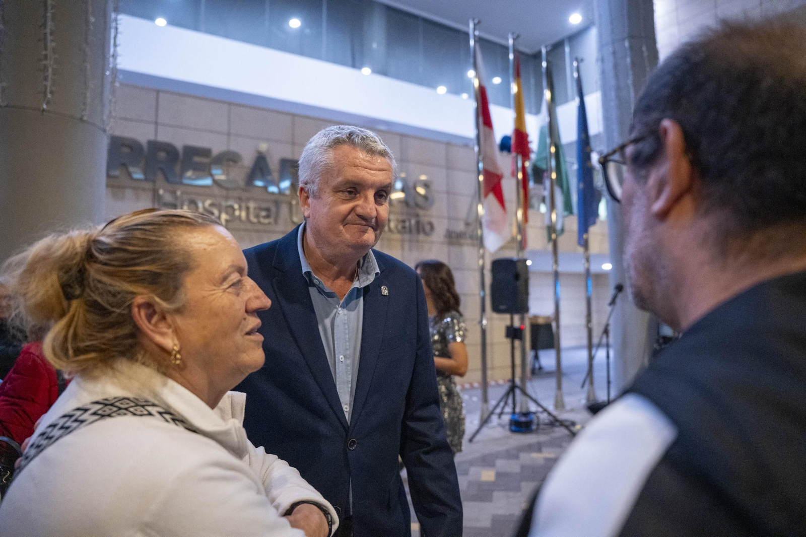 El encendido del alumbrado navideño del Hospital Universitario Torrecárdenas, en imágenes