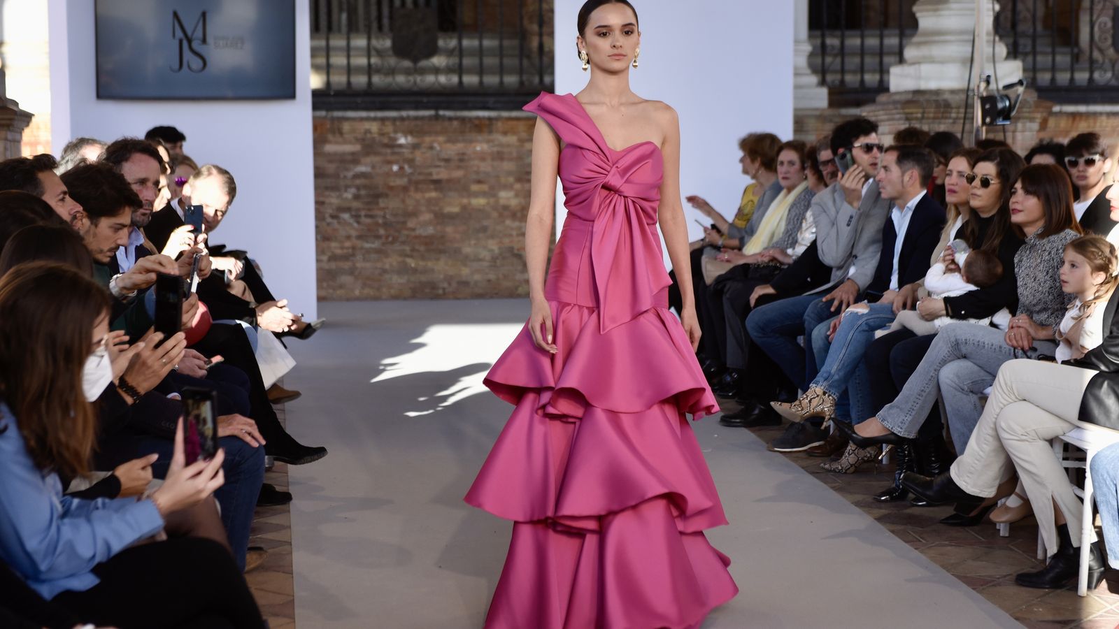 Una de las propuestas de invitada de la colección de María José Suárez vista en SIQ 2022.