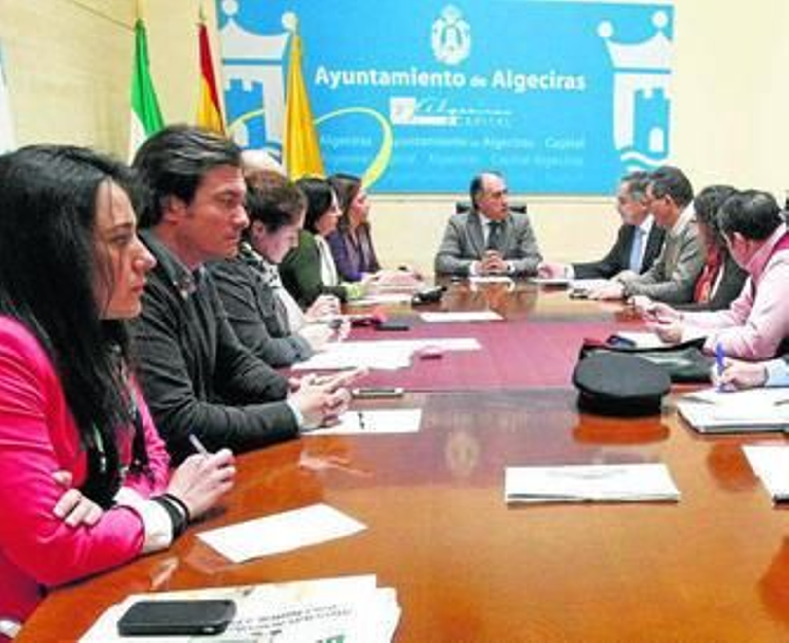 Un instante de la comisión de seguimiento al alcalde celebrada ayer.