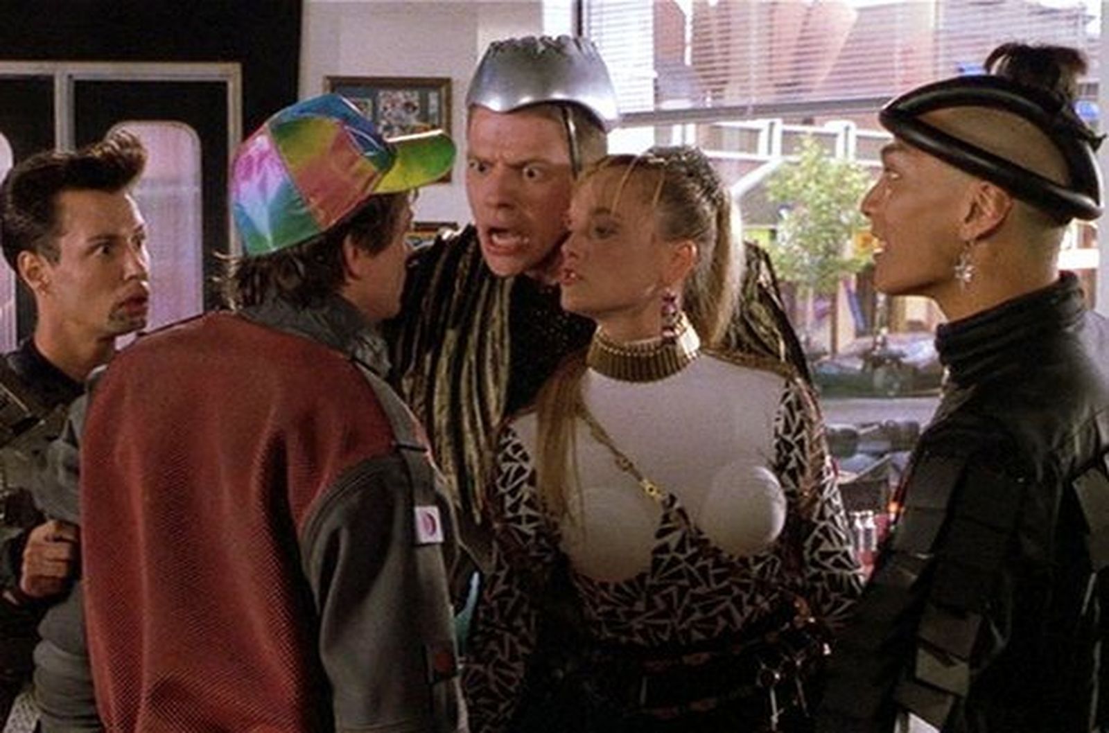 Tempestad en Asia                                         HH                                                           15.00 13 TVLos vengadores                                              H H                                                               22.00 neox                    El último desafío                               HH                                                                      22.05  la 1