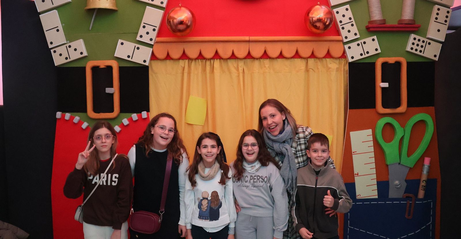 La concejal de Deportes, María José Martín asistió al espectáculo ‘El espíritu de la Navidad’.