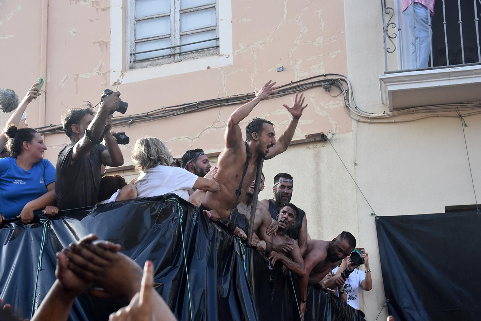 Pintura y tradición: la fiesta del Cascamorras 2025, en imágenes